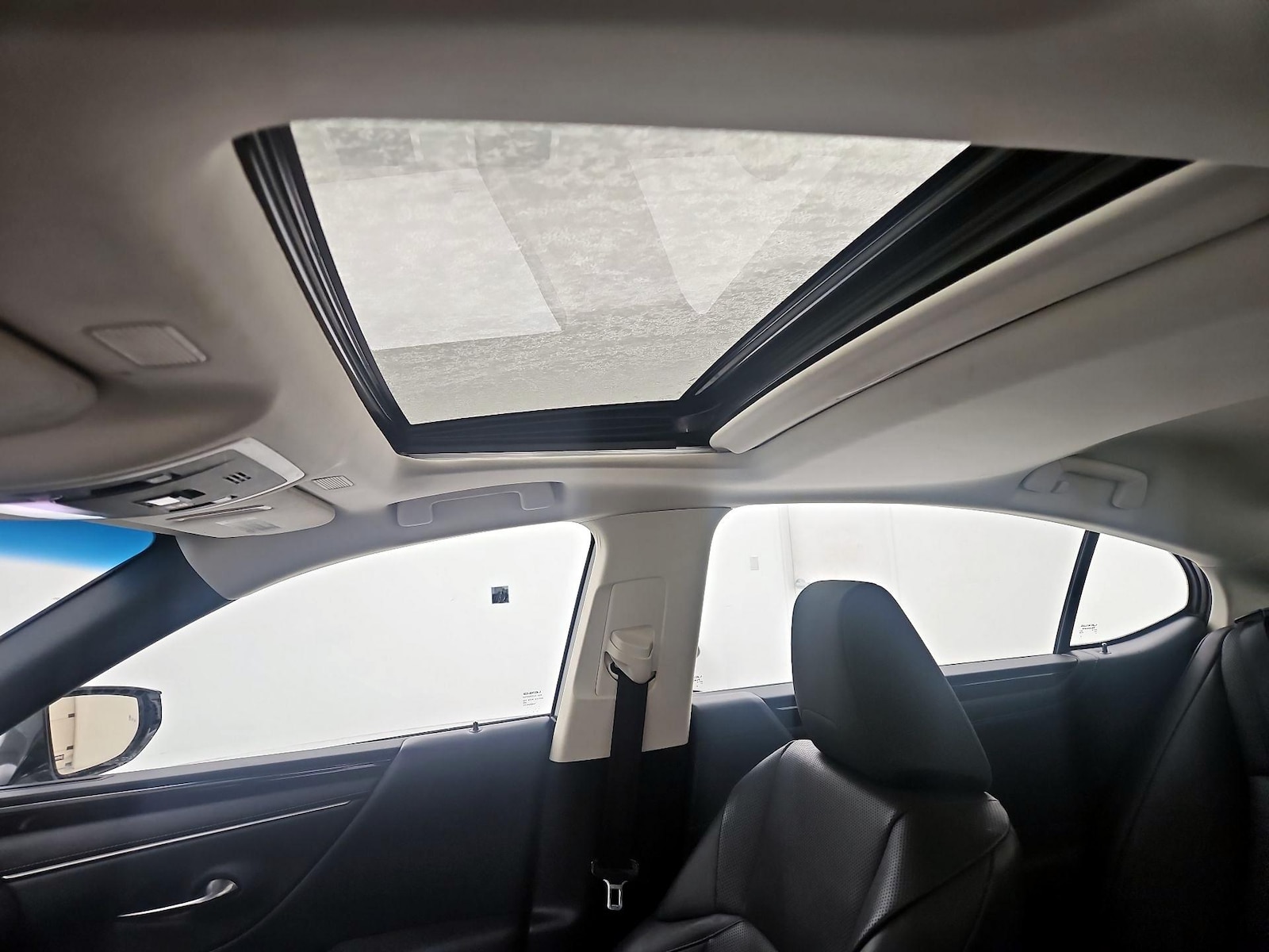 Sunroof(s) & Overhead Airbags
