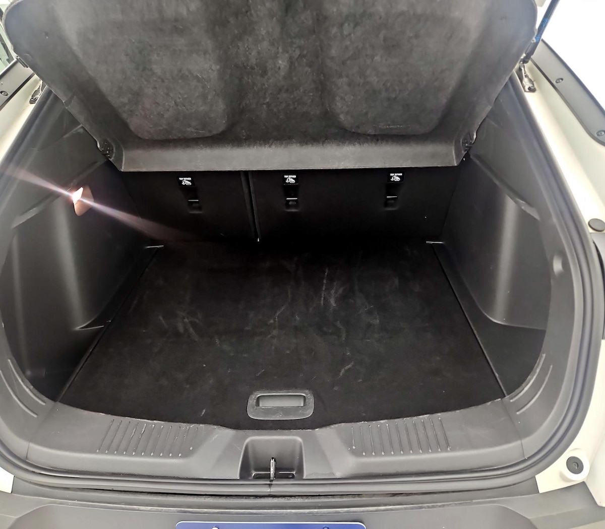 Trunk/Cargo (Seats Up)