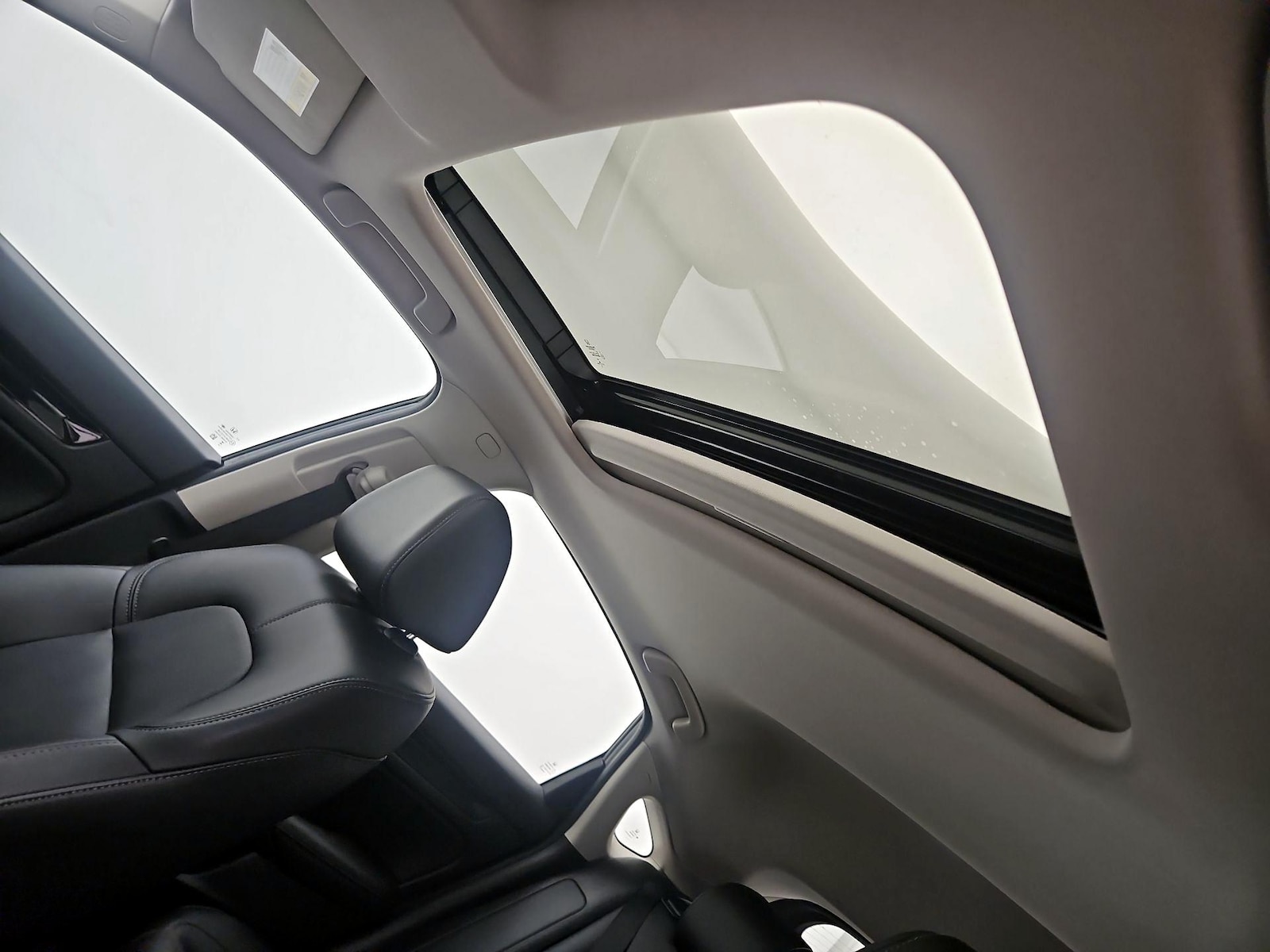Sunroof(s) & Overhead Airbags