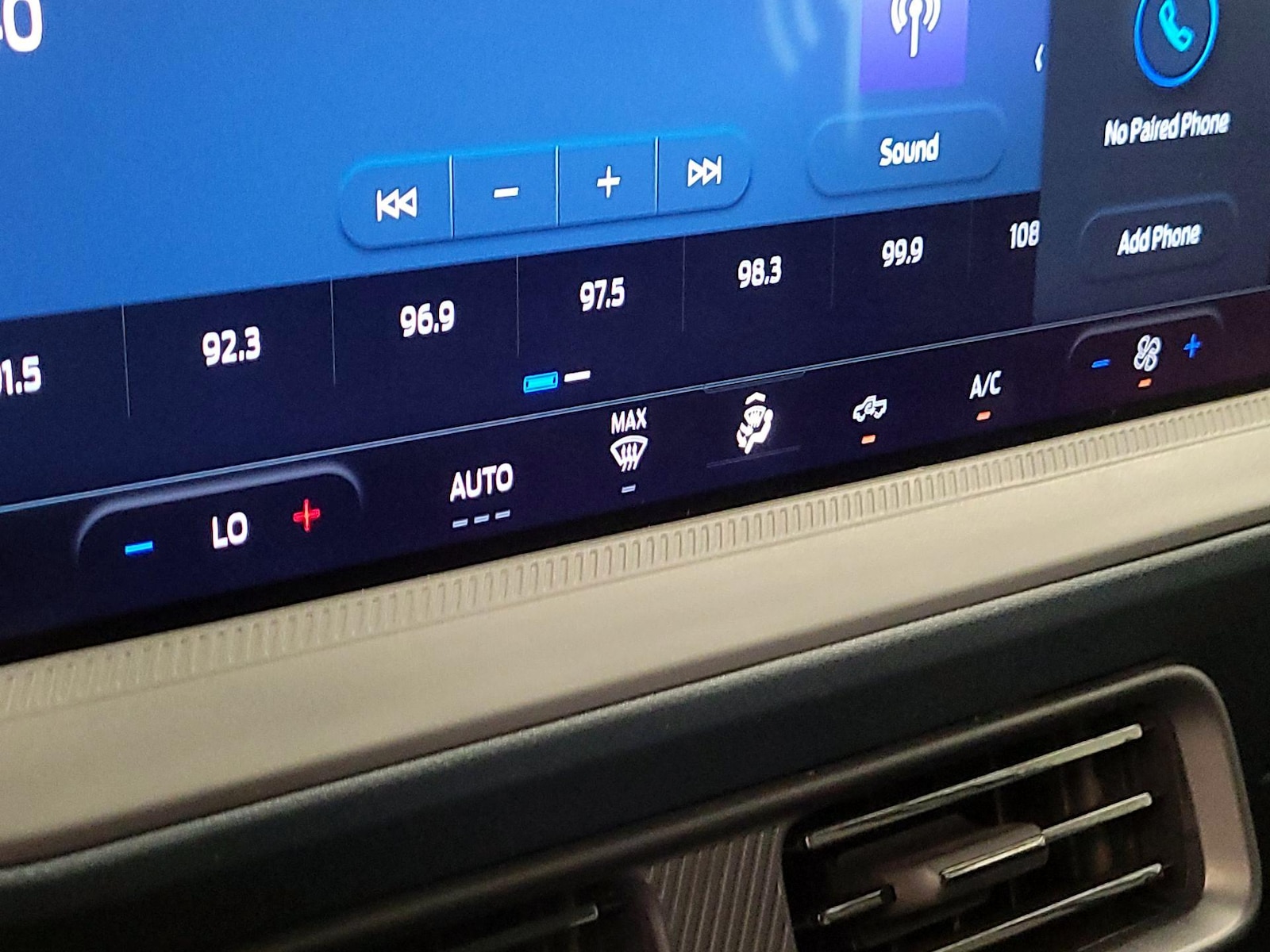 2025 Ford Maverick XL - Photo 17