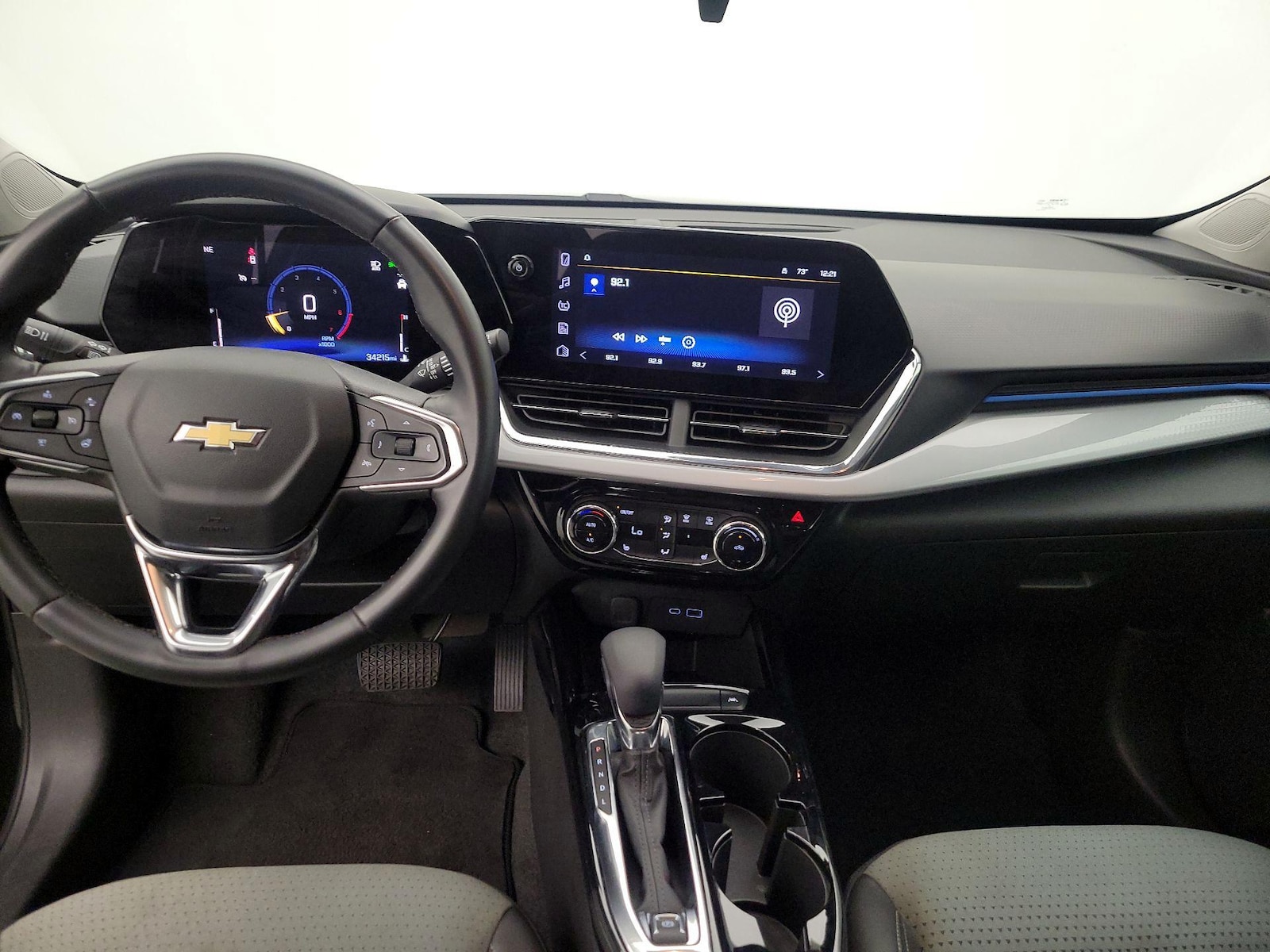 2025 Chevrolet Trax LT - Photo 10