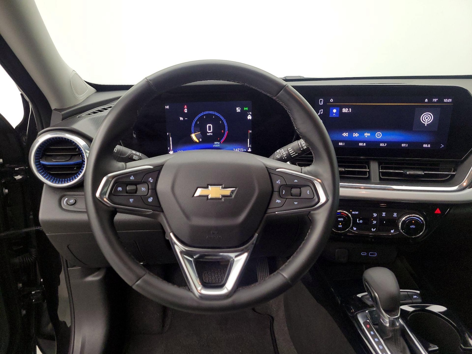 2025 Chevrolet Trax LT - Photo 11