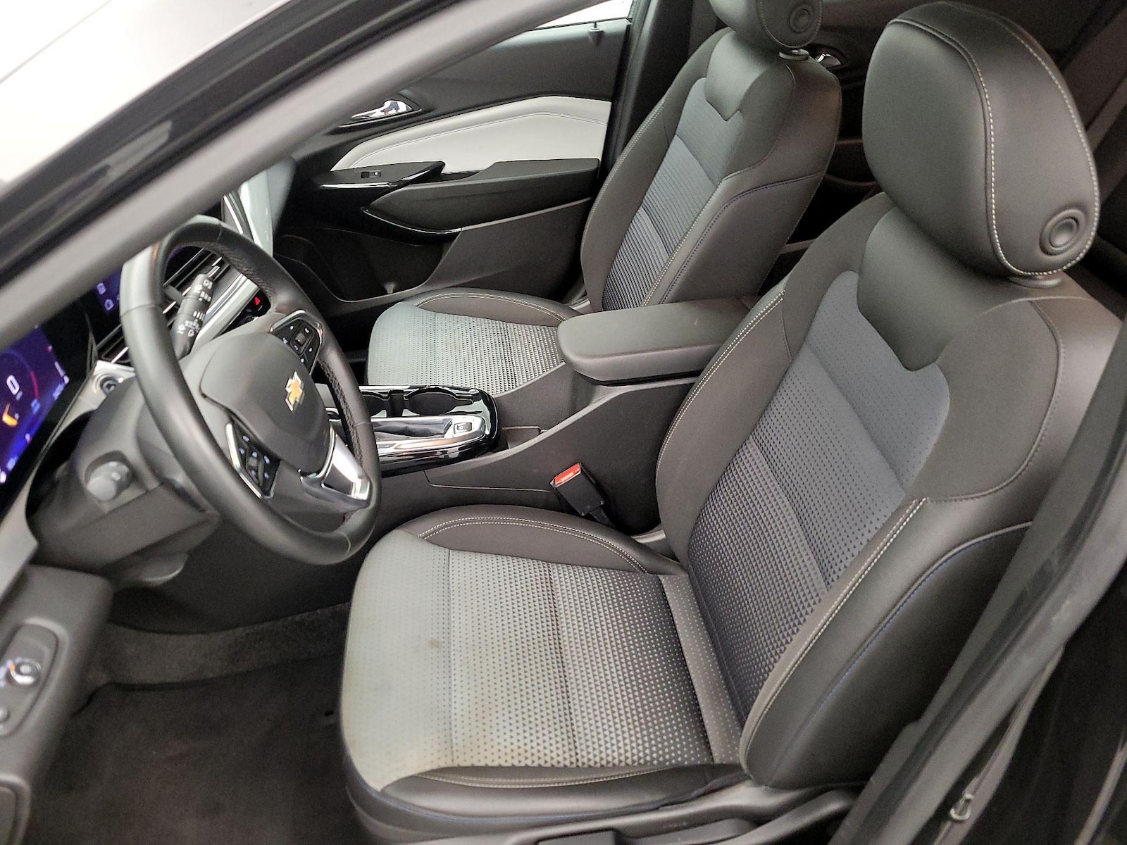 2025 Chevrolet Trax LT - Photo 12