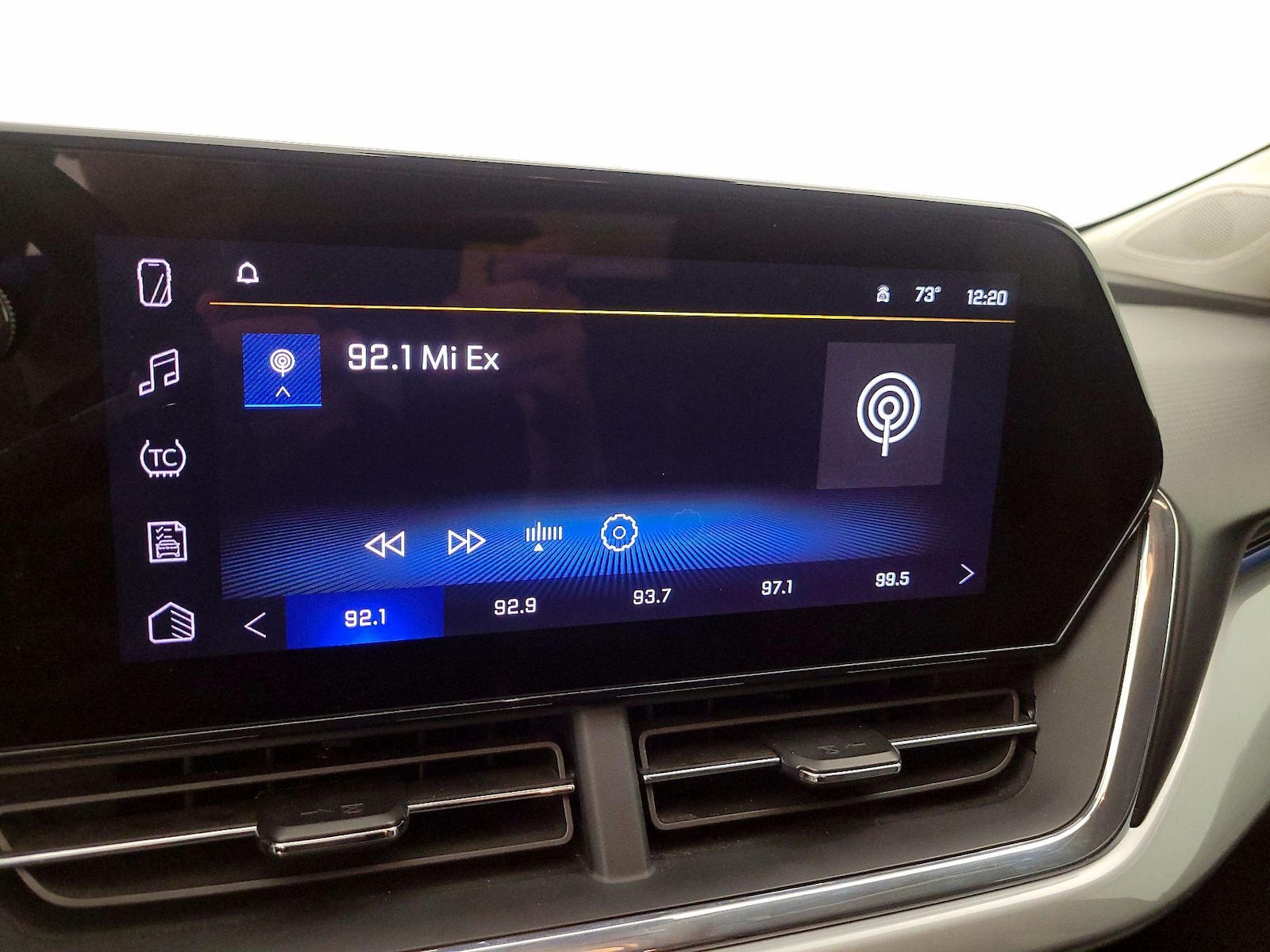 2025 Chevrolet Trax LT - Photo 16