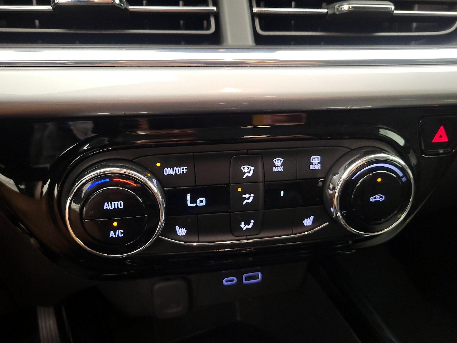 2025 Chevrolet Trax LT - Photo 17