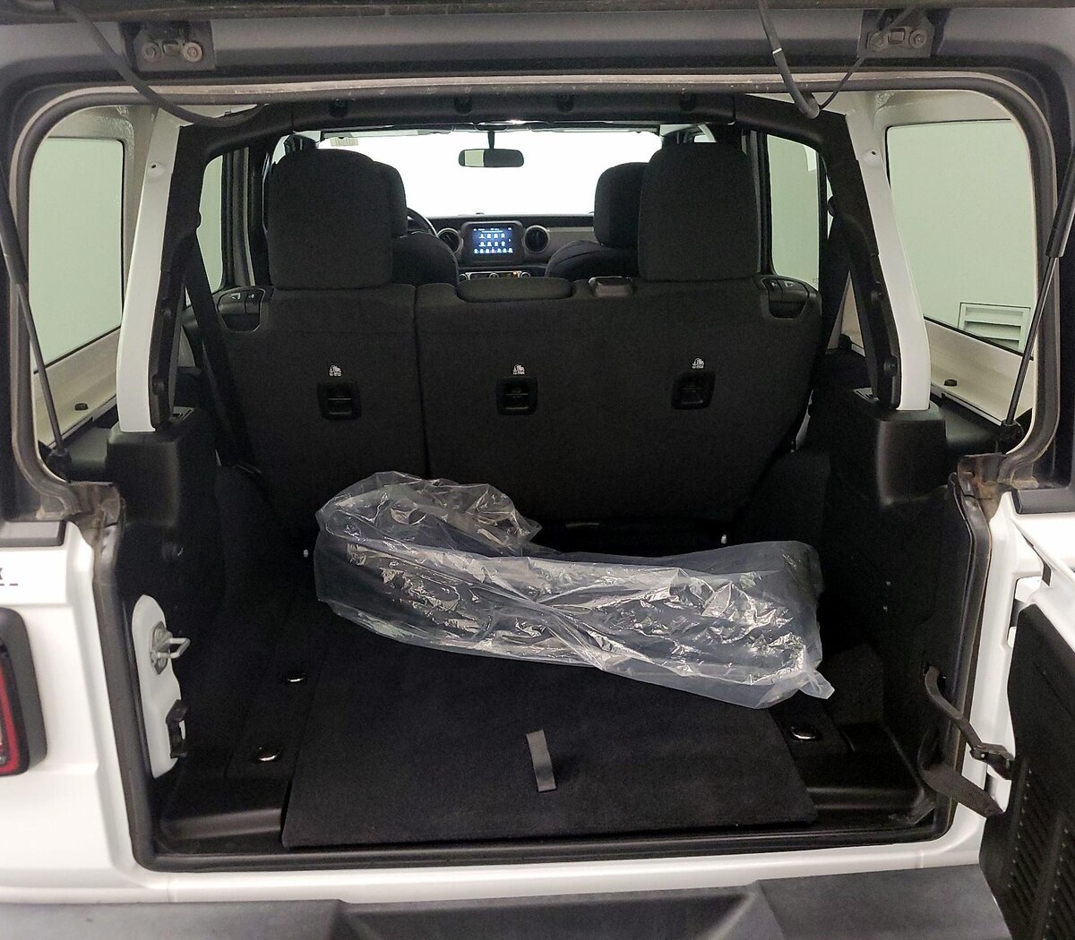 Trunk/Cargo (Seats Up)