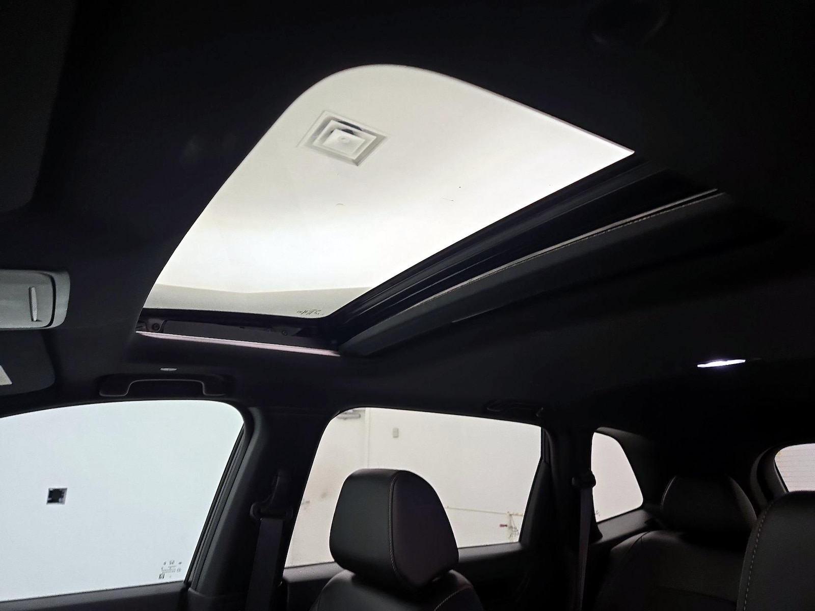 Sunroof(s) & Overhead Airbags