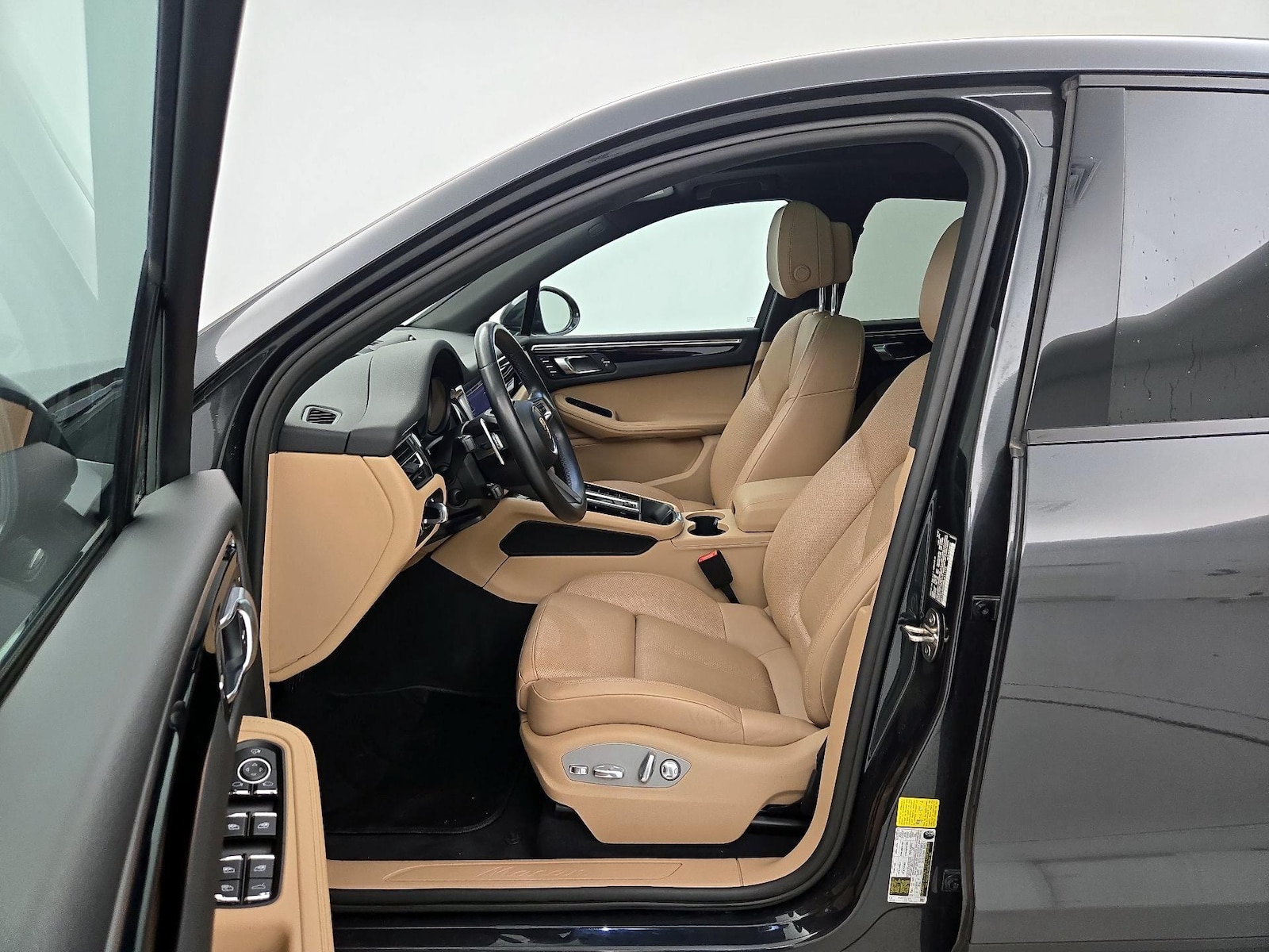 2023 Porsche Macan T - Photo 12