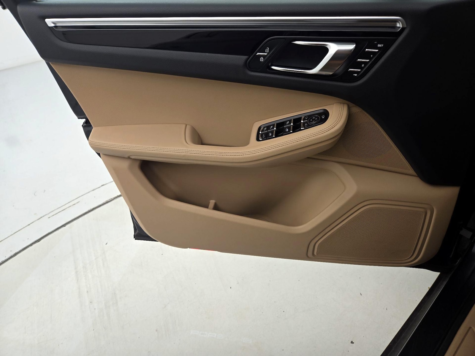 2023 Porsche Macan T - Photo 13