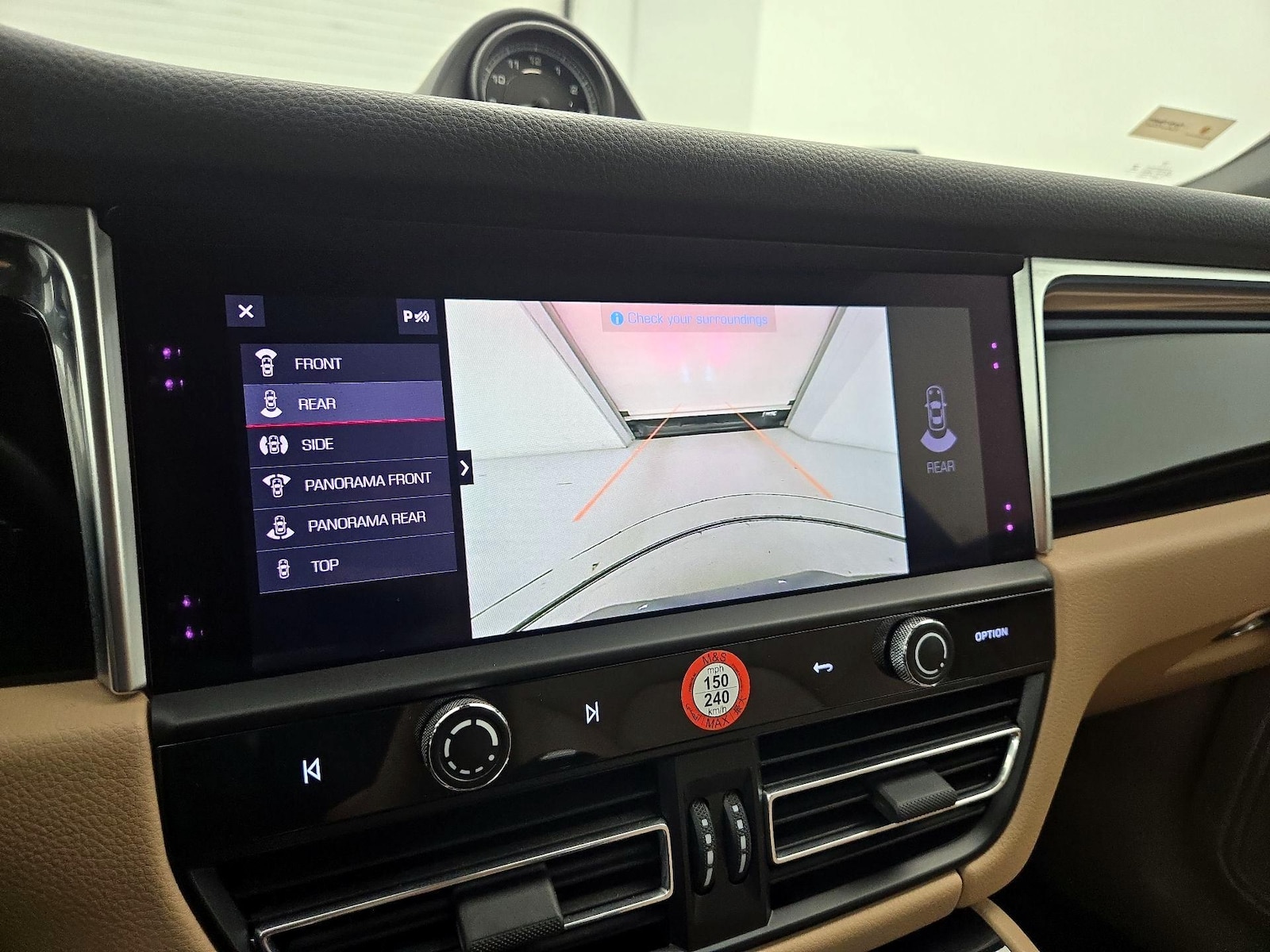 2023 Porsche Macan T - Photo 16