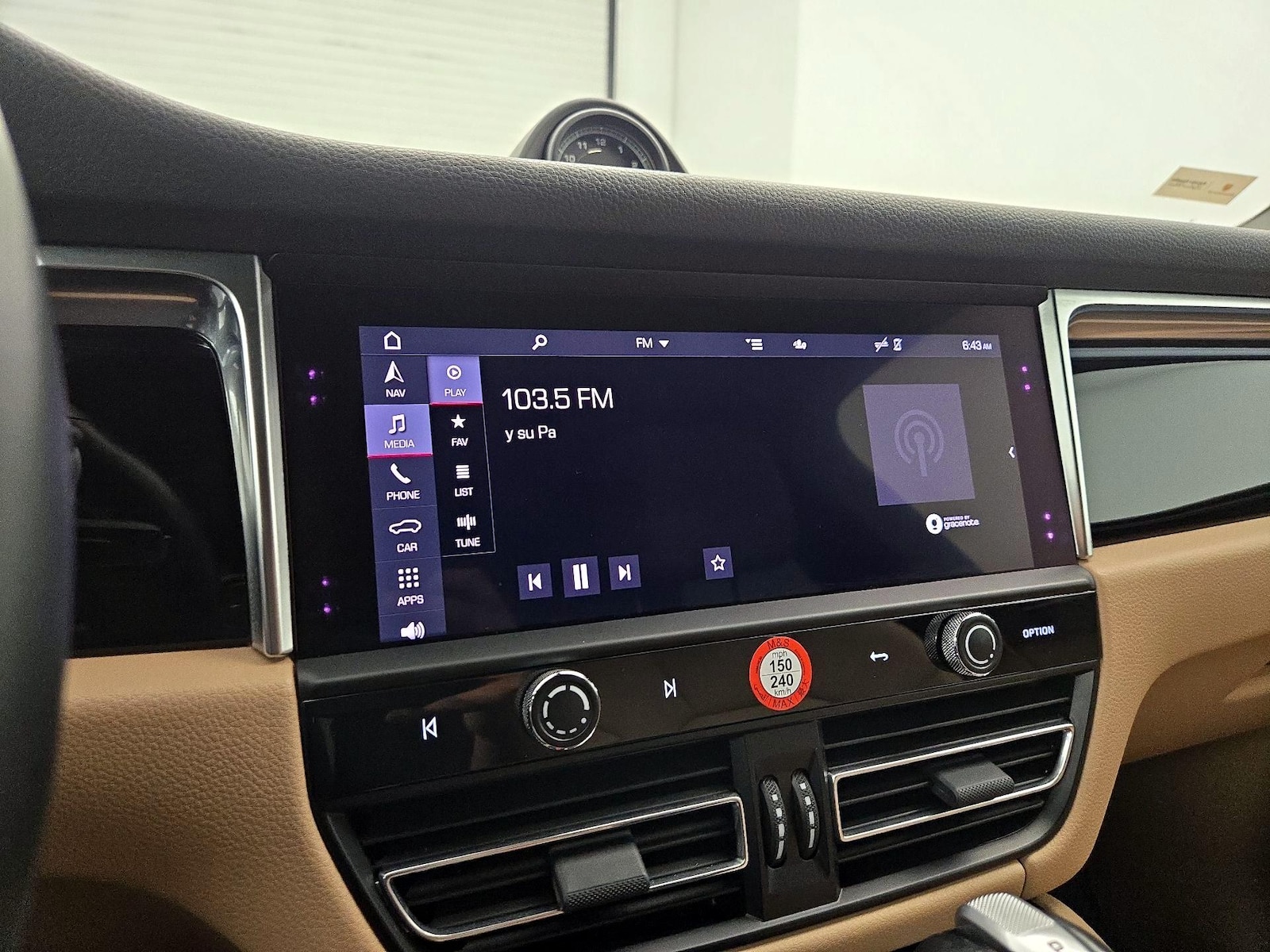 2023 Porsche Macan T - Photo 17