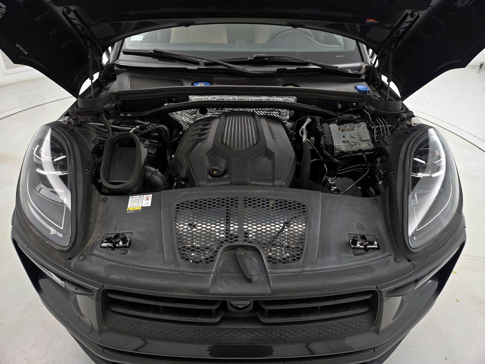 2023 Porsche Macan T - Photo 24