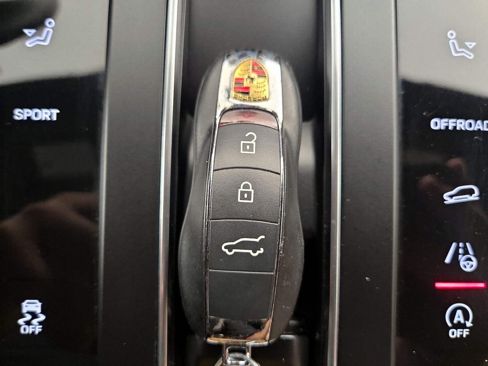 2023 Porsche Macan T - Photo 25