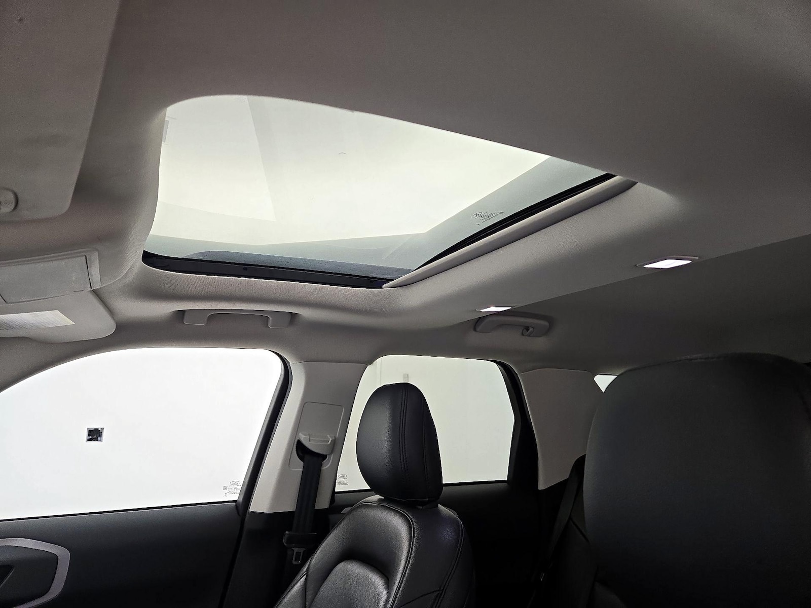 Sunroof(s) & Overhead Airbags