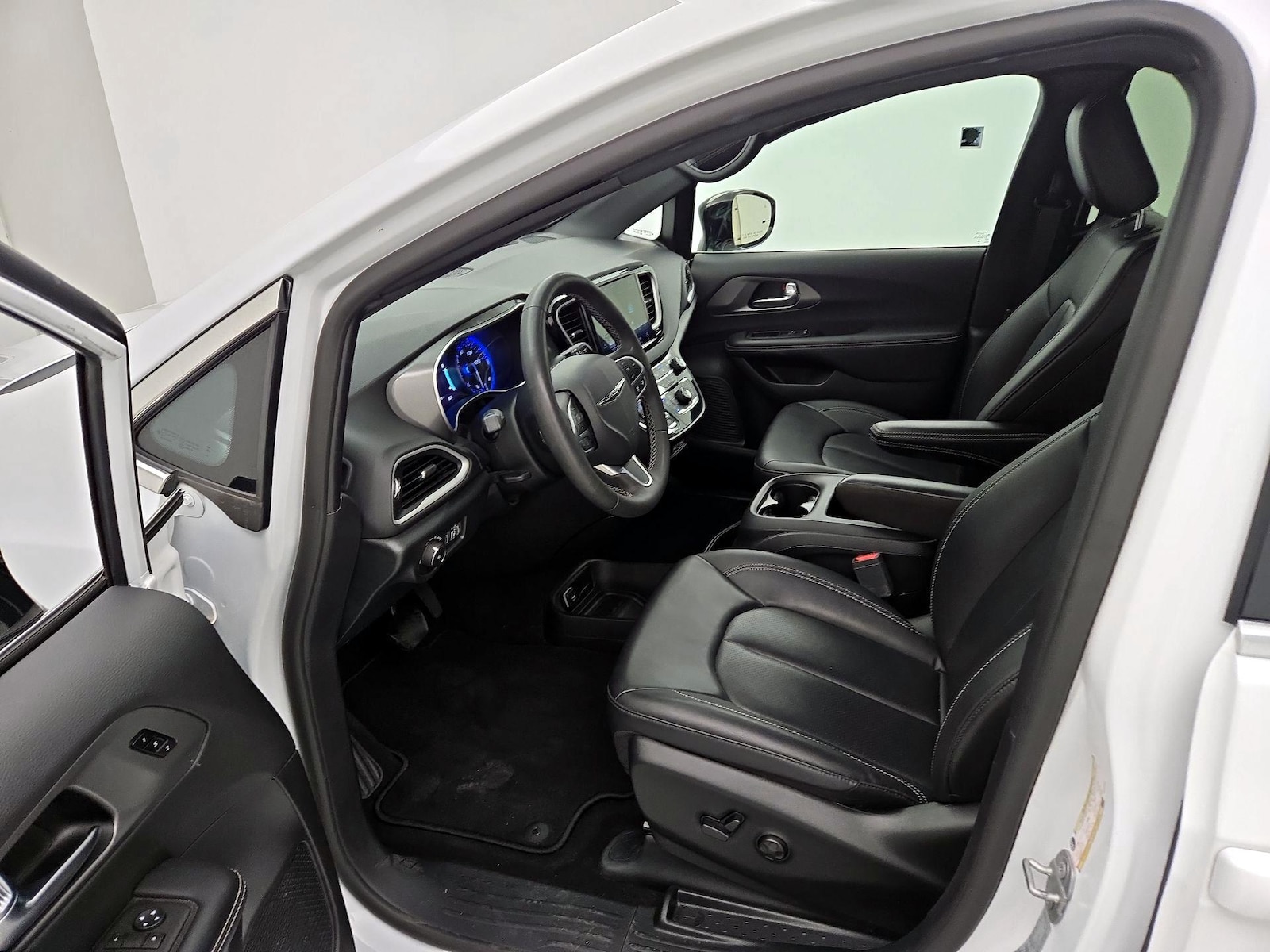 2025 Chrysler Pacifica Select - Photo 12