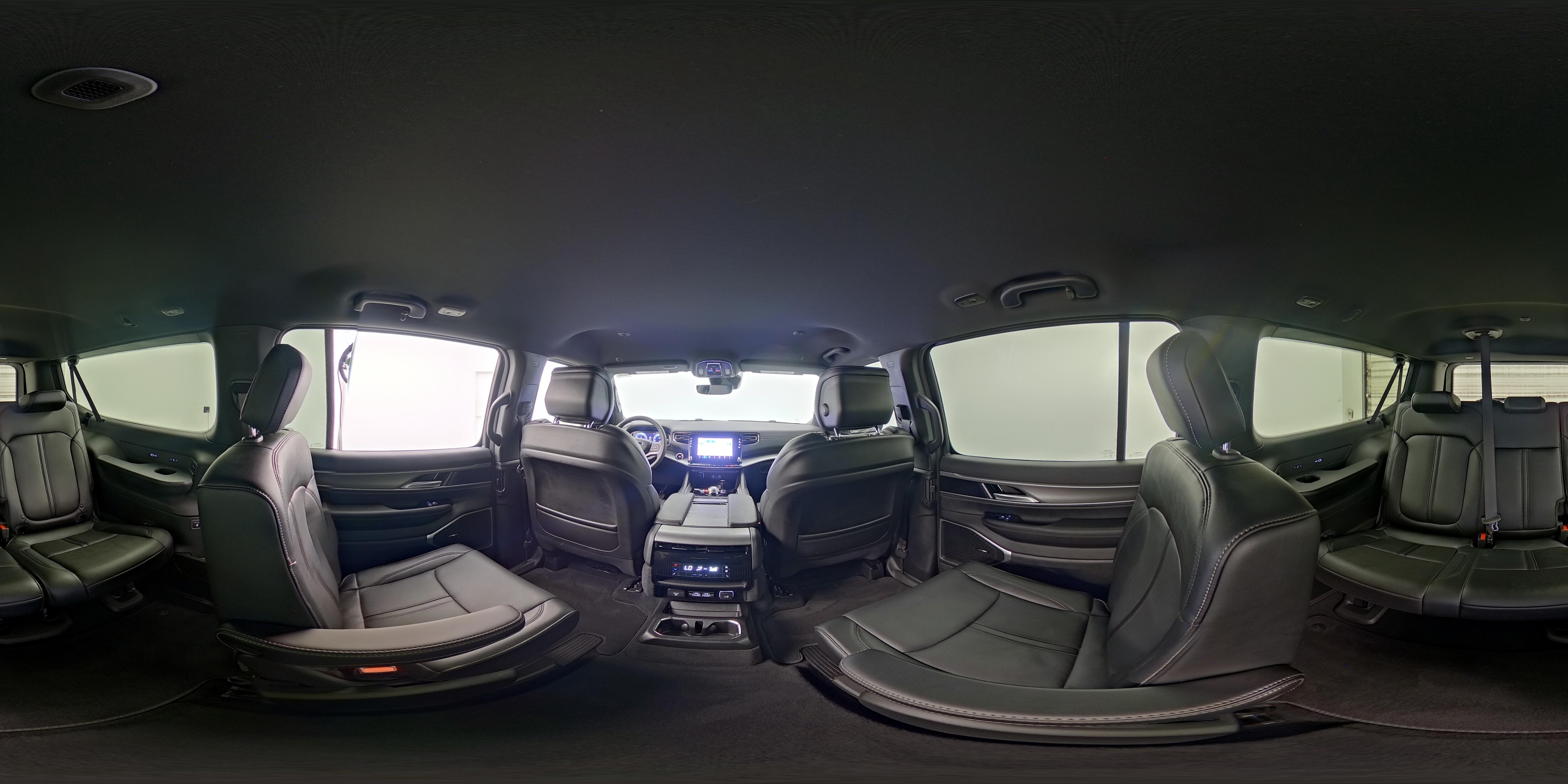 2025 Jeep Wagoneer L Series II - Photo 28