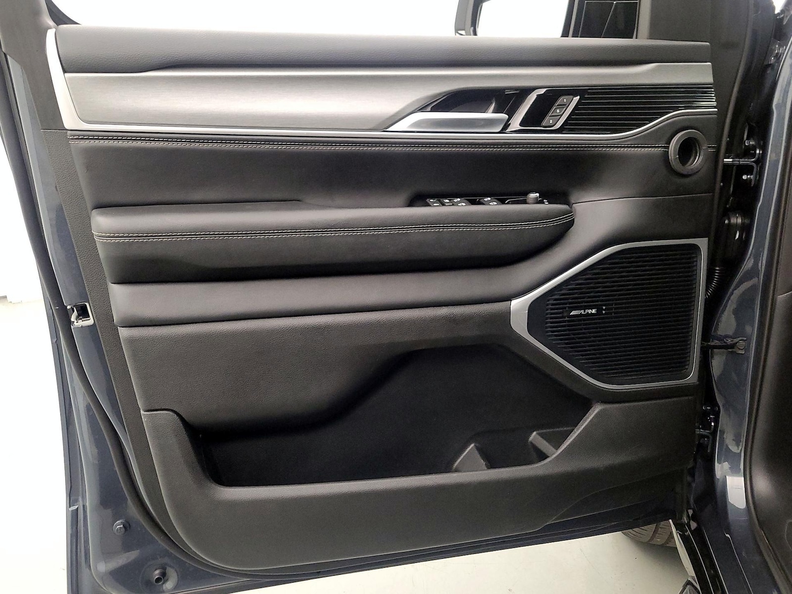 2025 Jeep Wagoneer L Series II - Photo 13