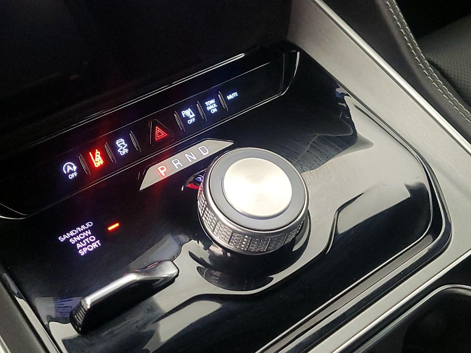 2025 Jeep Wagoneer L Series II - Photo 19