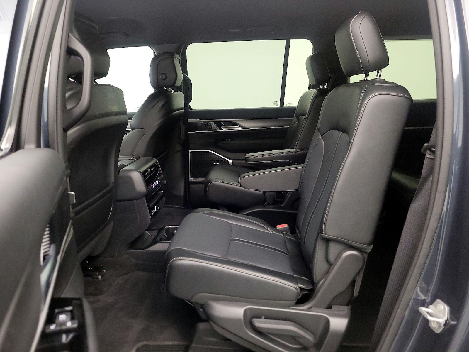 2025 Jeep Wagoneer L Series II - Photo 21