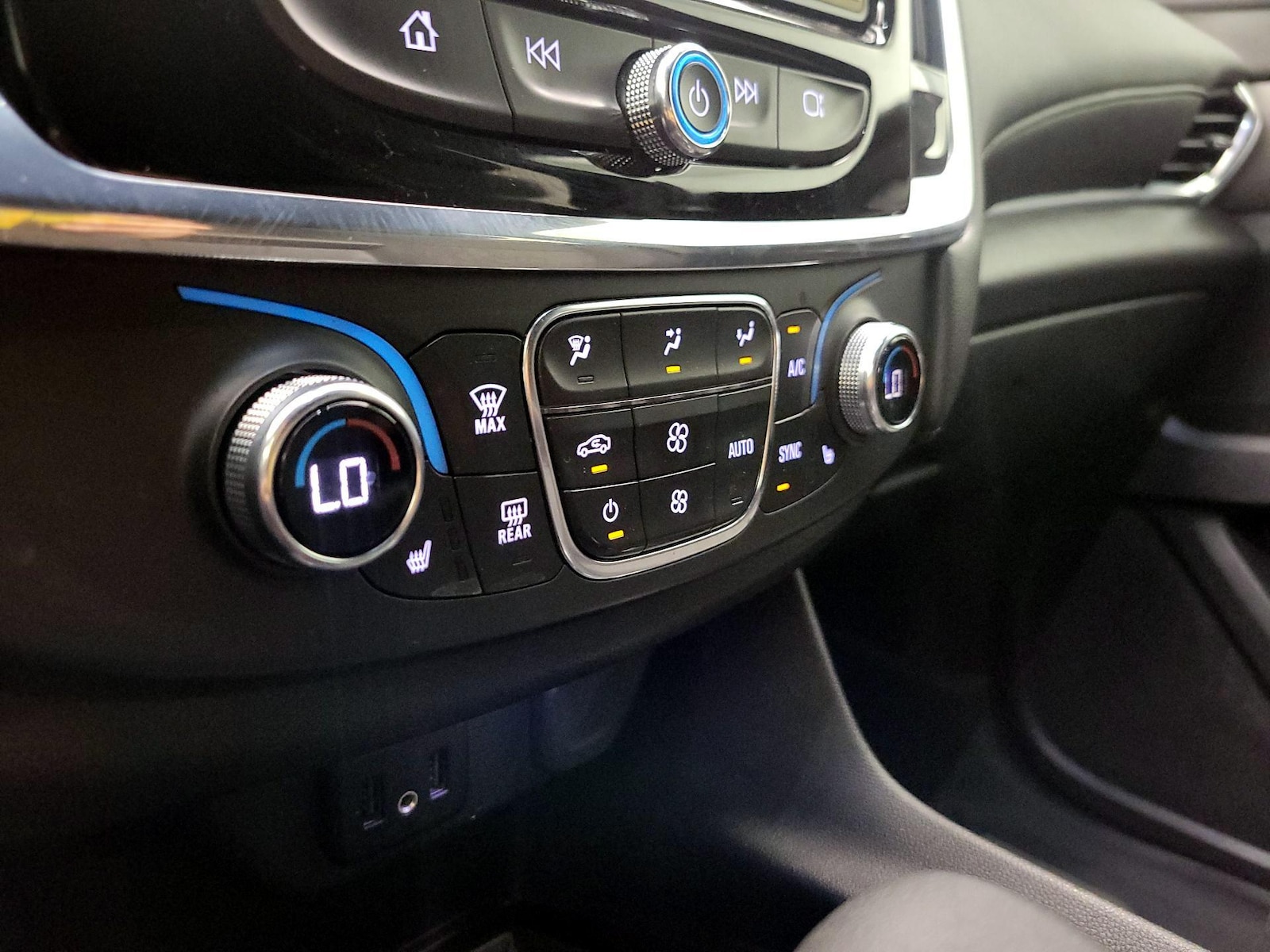 2023 Chevrolet Traverse 1LT - Photo 17