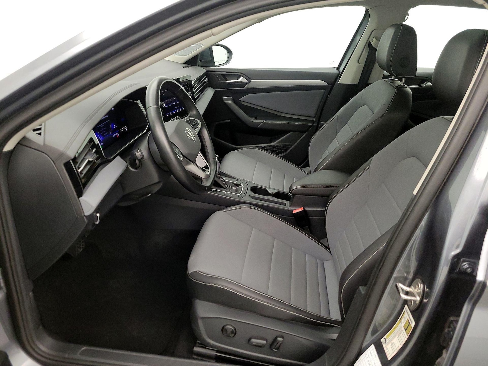 2025 Volkswagen Jetta SE - Photo 12