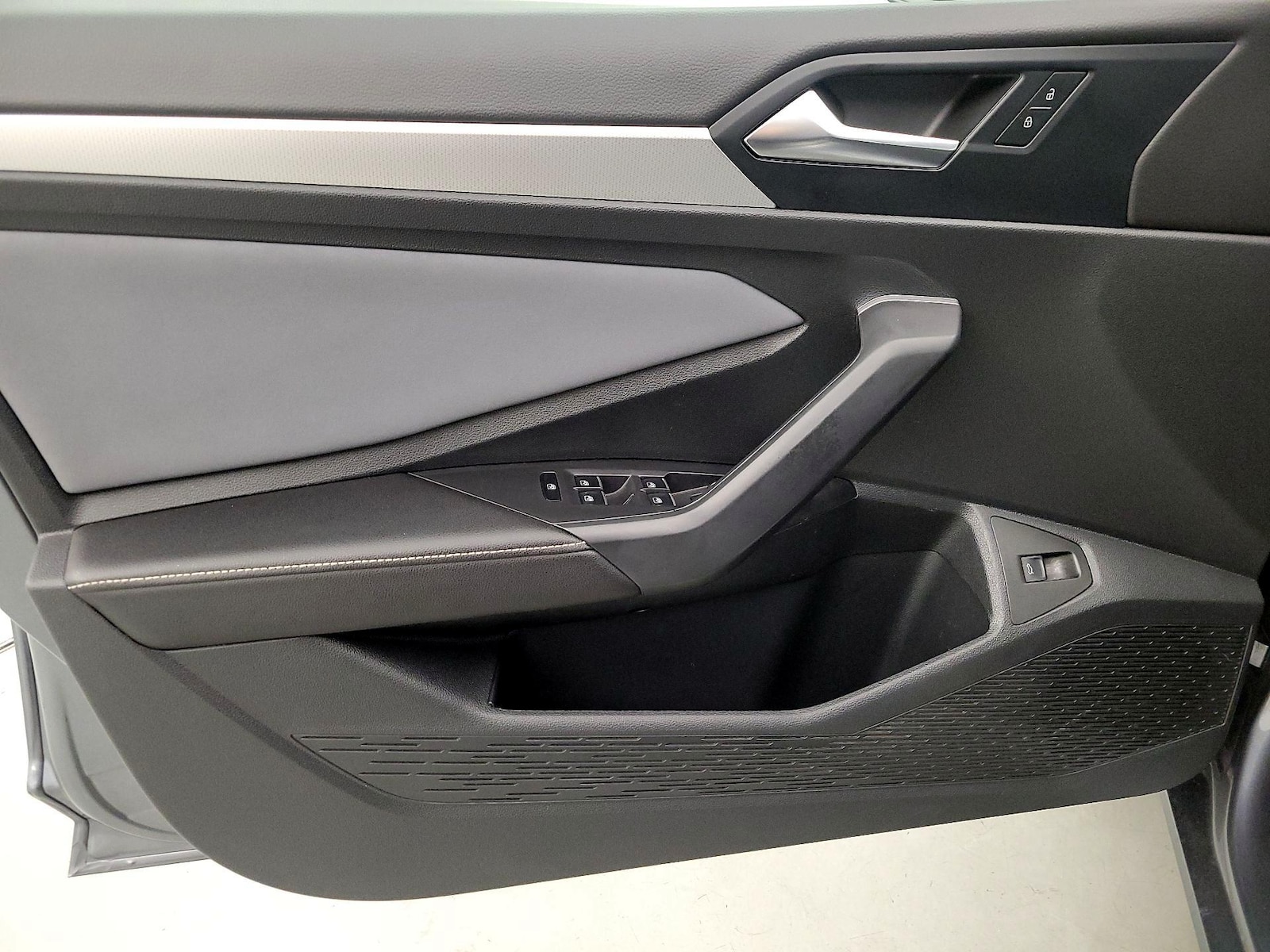 2025 Volkswagen Jetta SE - Photo 13