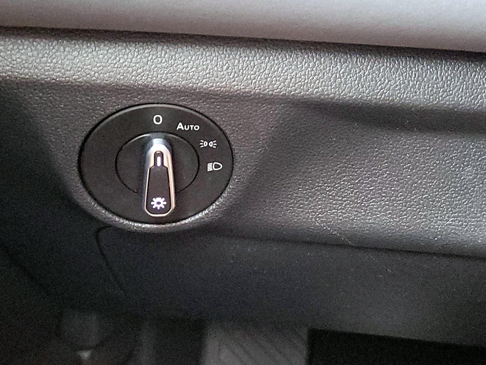 2025 Volkswagen Jetta SE - Photo 14