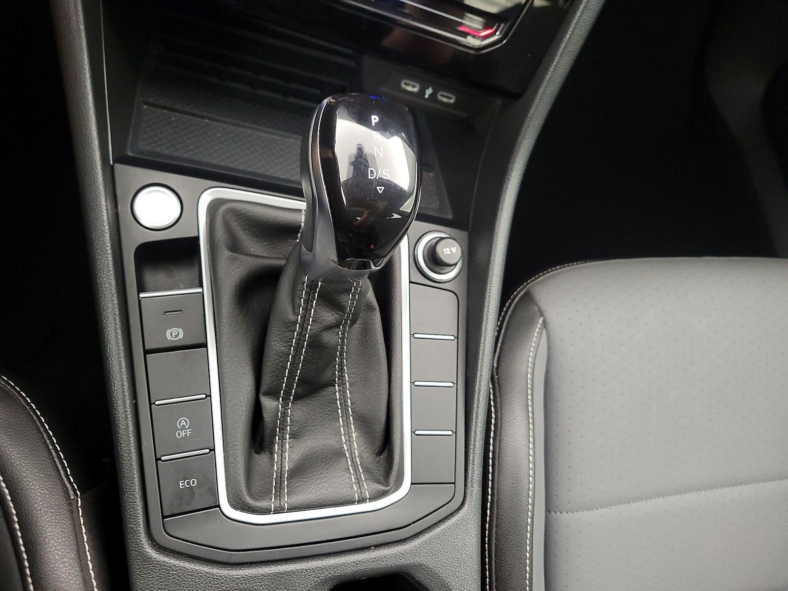 2025 Volkswagen Jetta SE - Photo 18