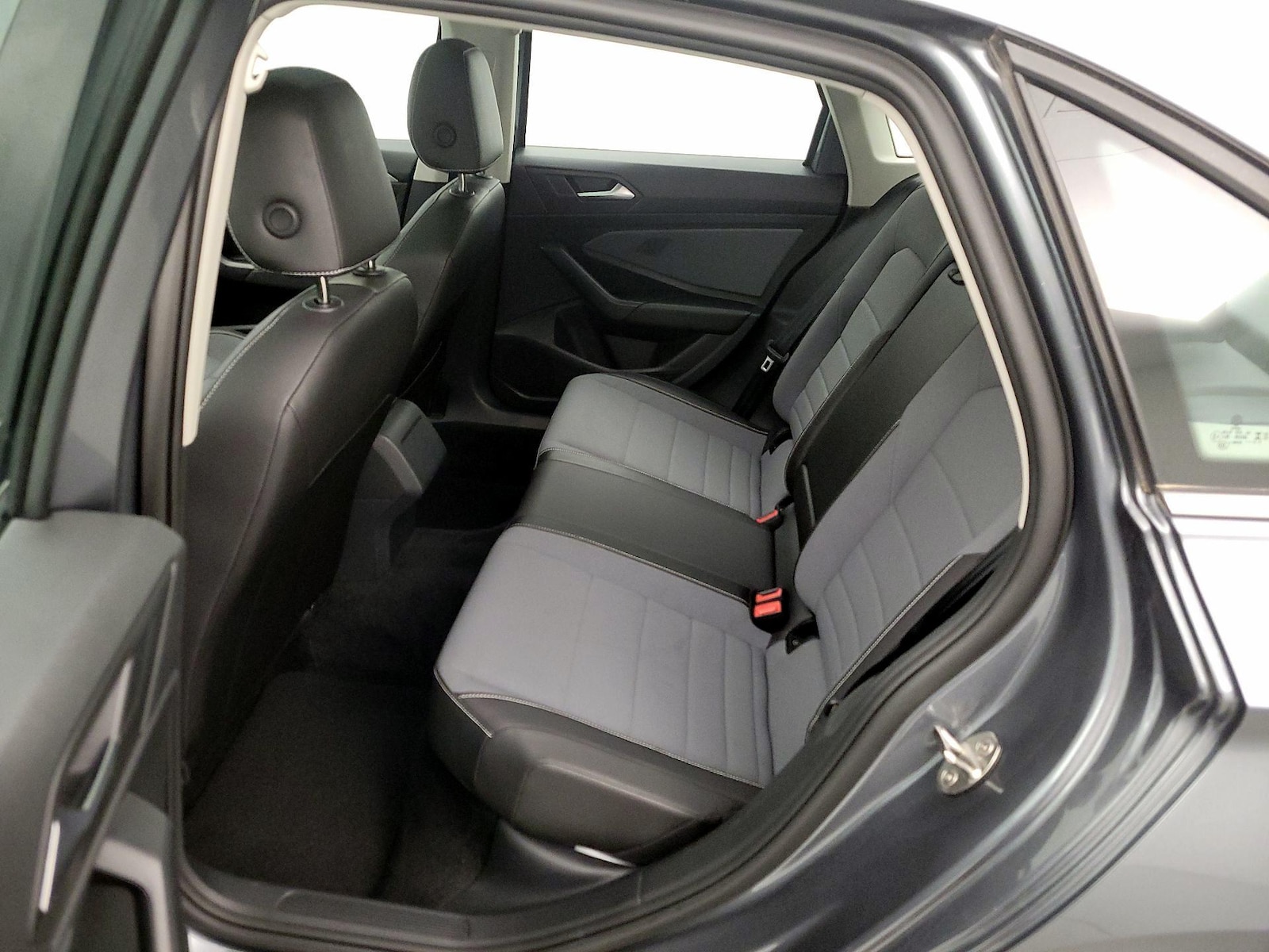 2025 Volkswagen Jetta SE - Photo 21