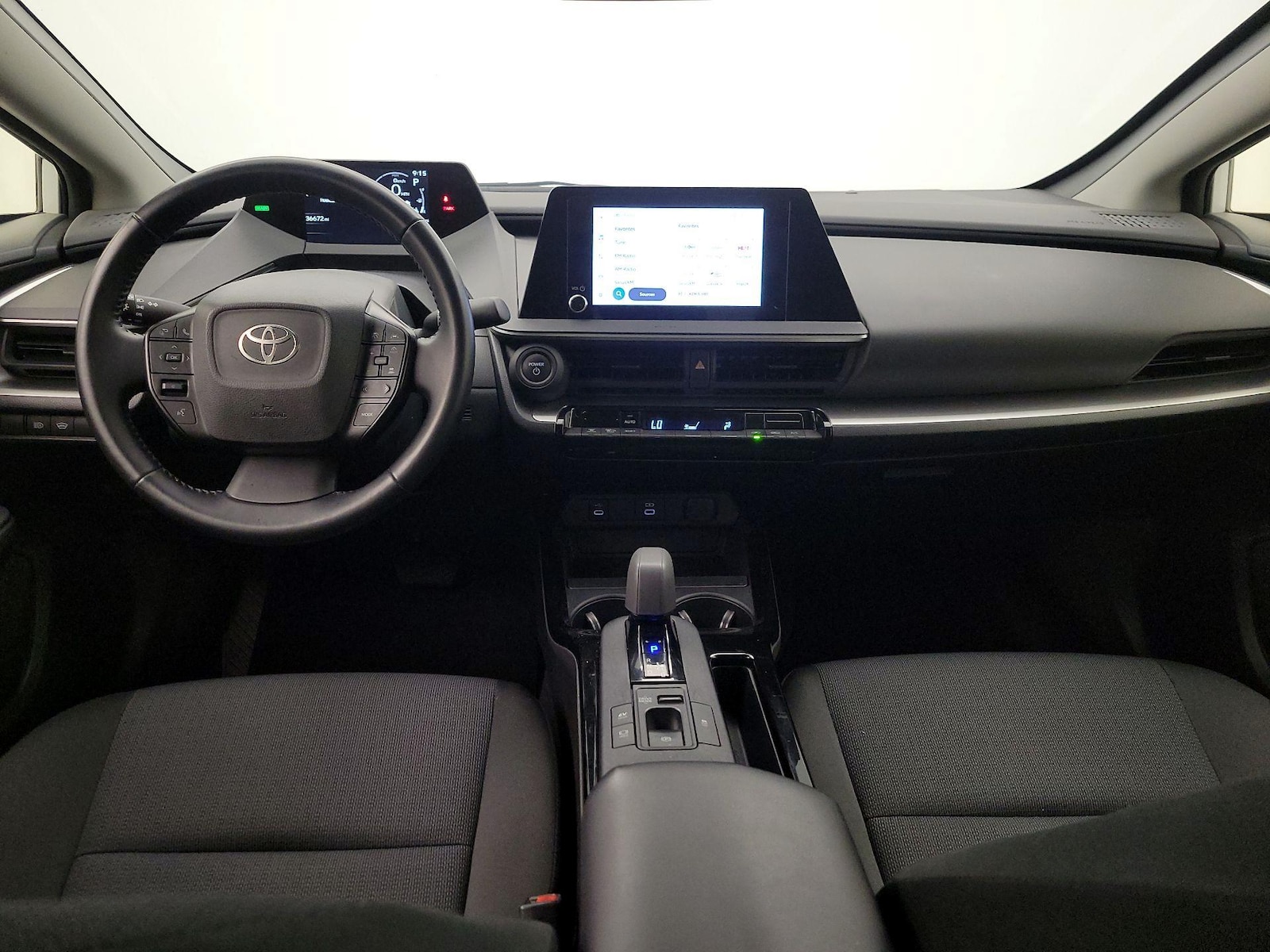 2025 Toyota Prius LE - Photo 10