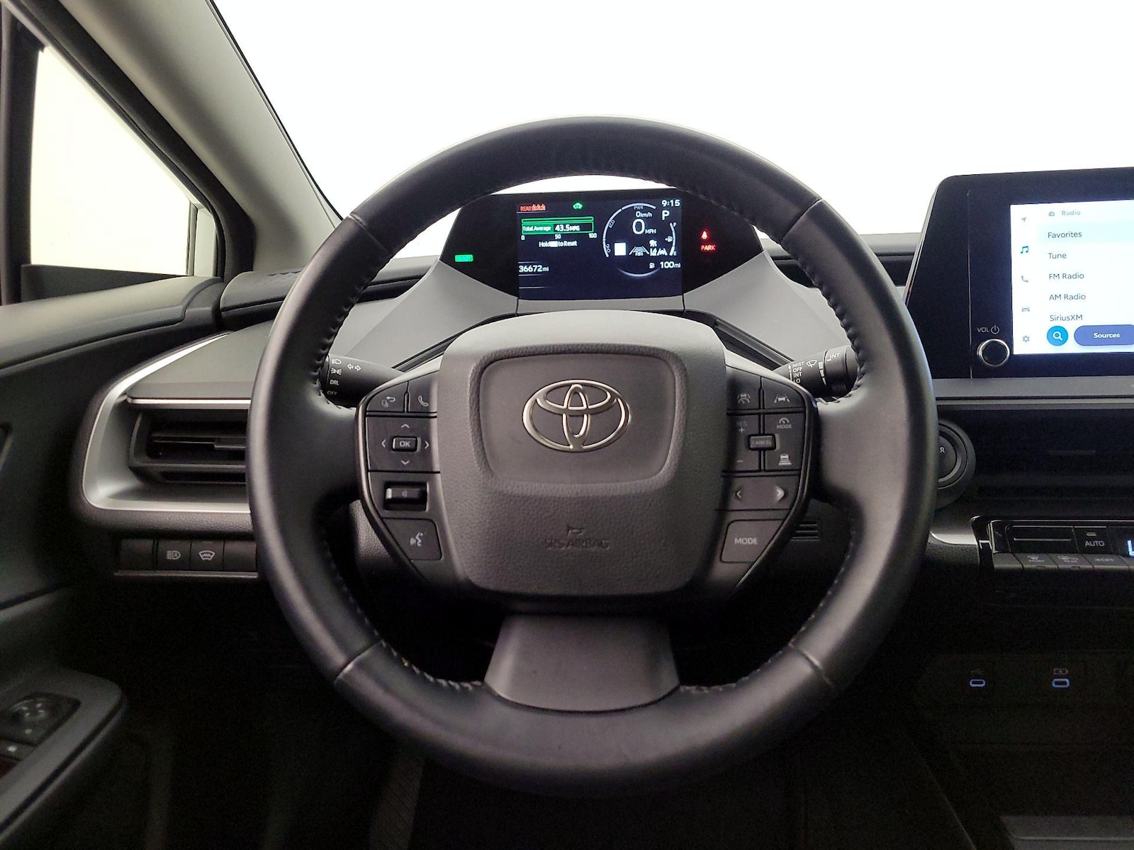 2025 Toyota Prius LE - Photo 11