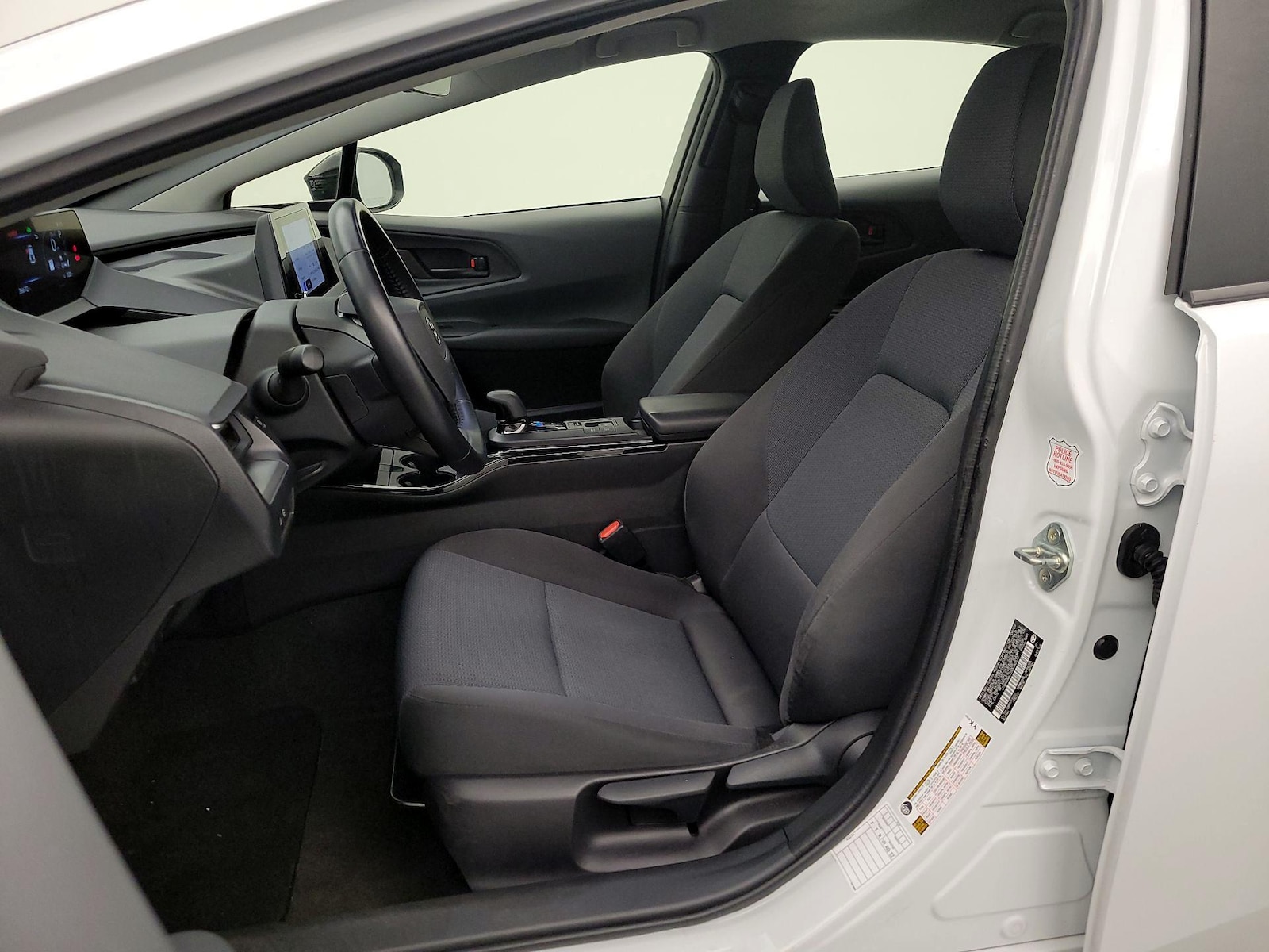 2025 Toyota Prius LE - Photo 12