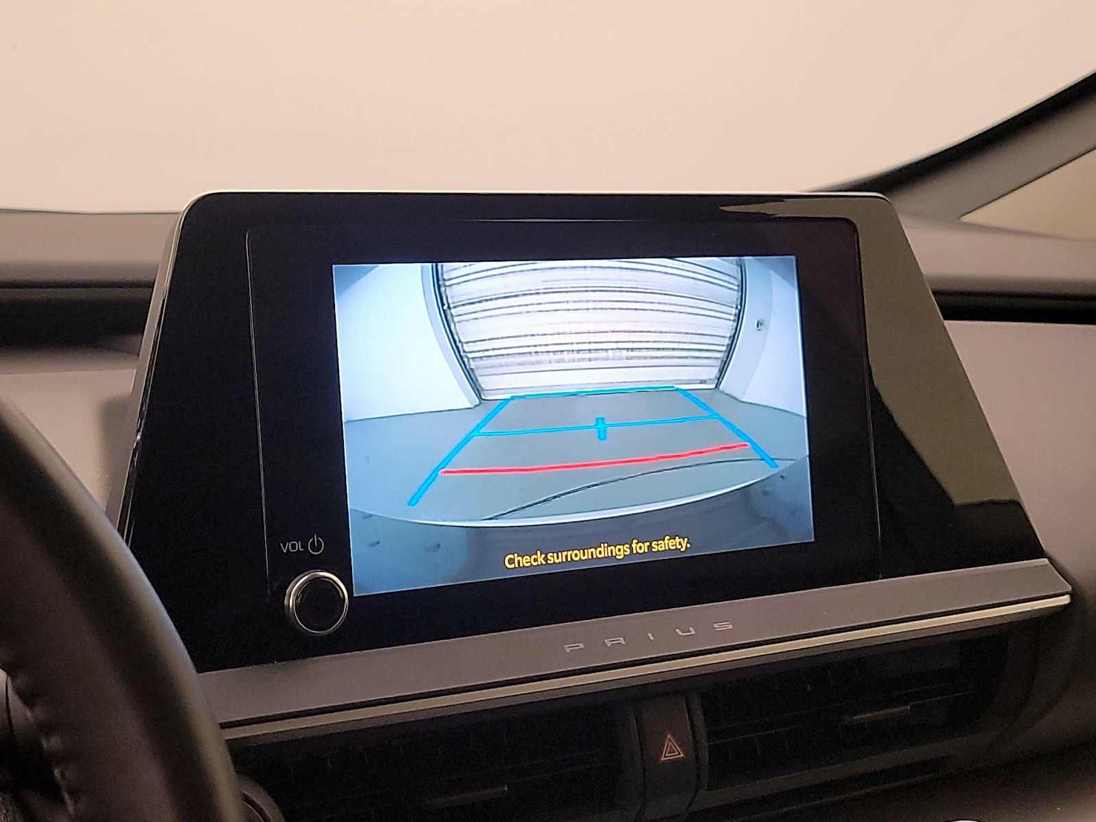 2025 Toyota Prius LE - Photo 15