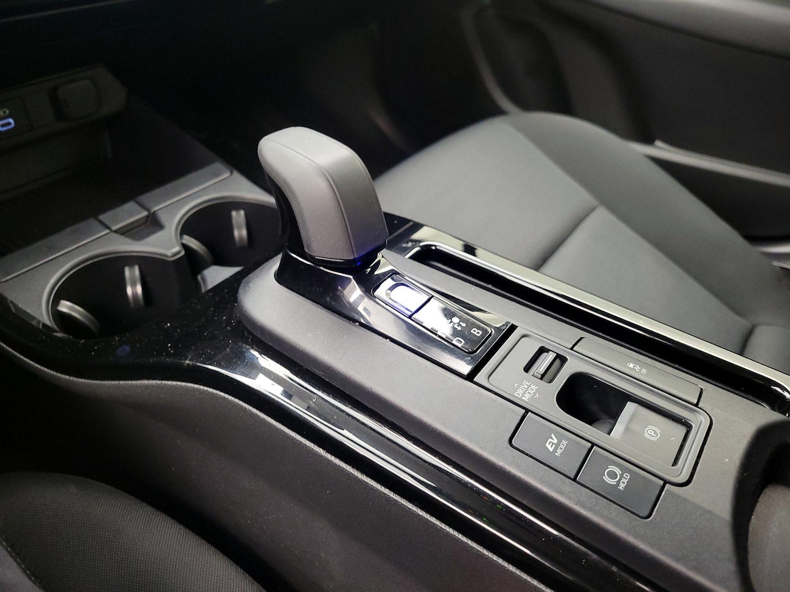 2025 Toyota Prius LE - Photo 18
