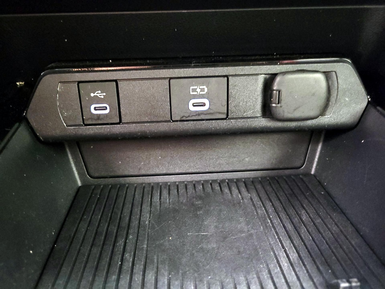 2025 Toyota Prius LE - Photo 19