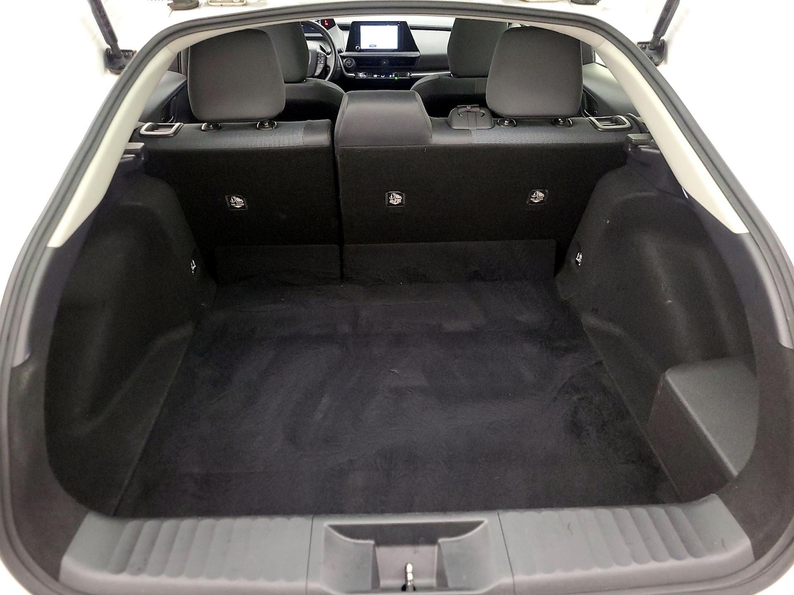 2025 Toyota Prius LE - Photo 21