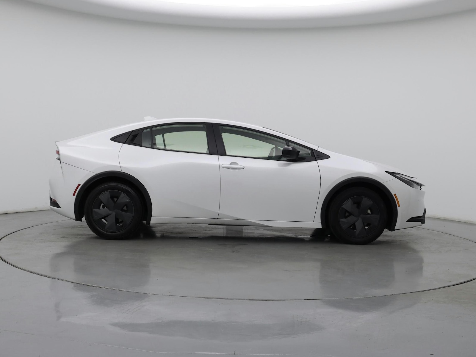 2025 Toyota Prius LE - Photo 8