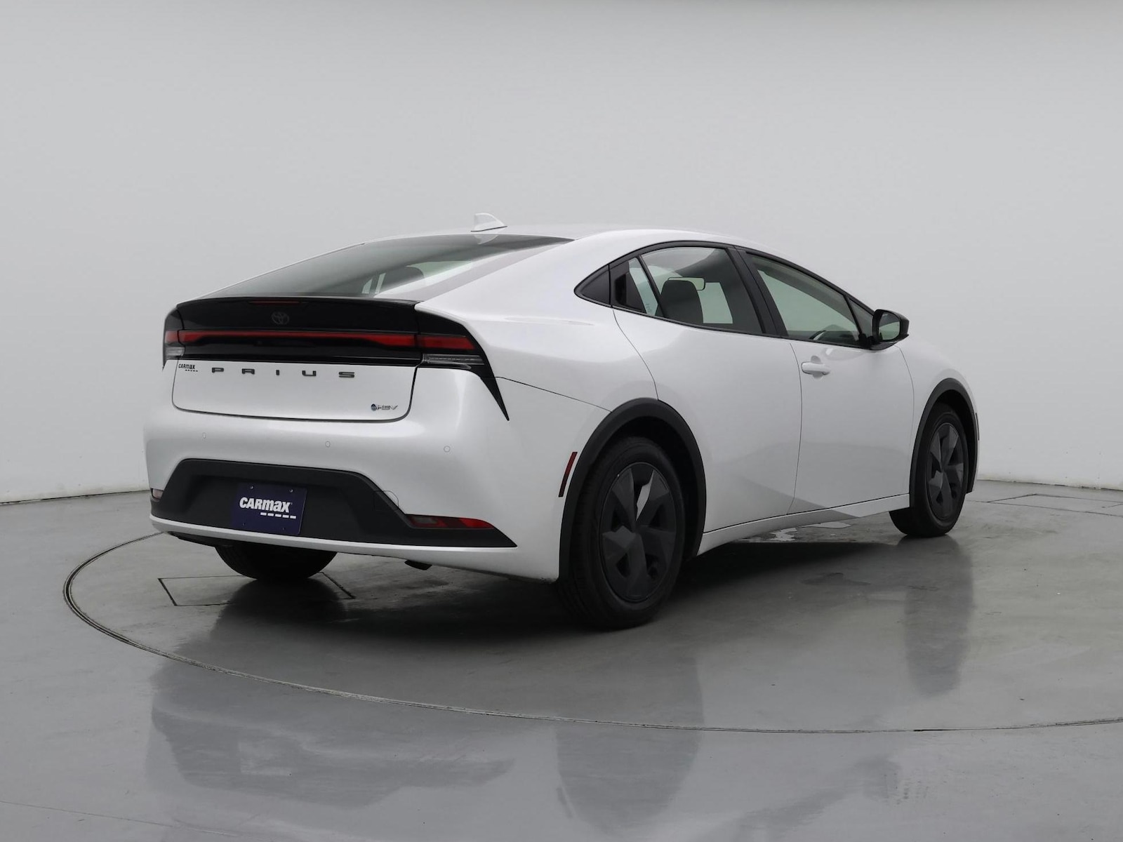 2025 Toyota Prius LE - Photo 9