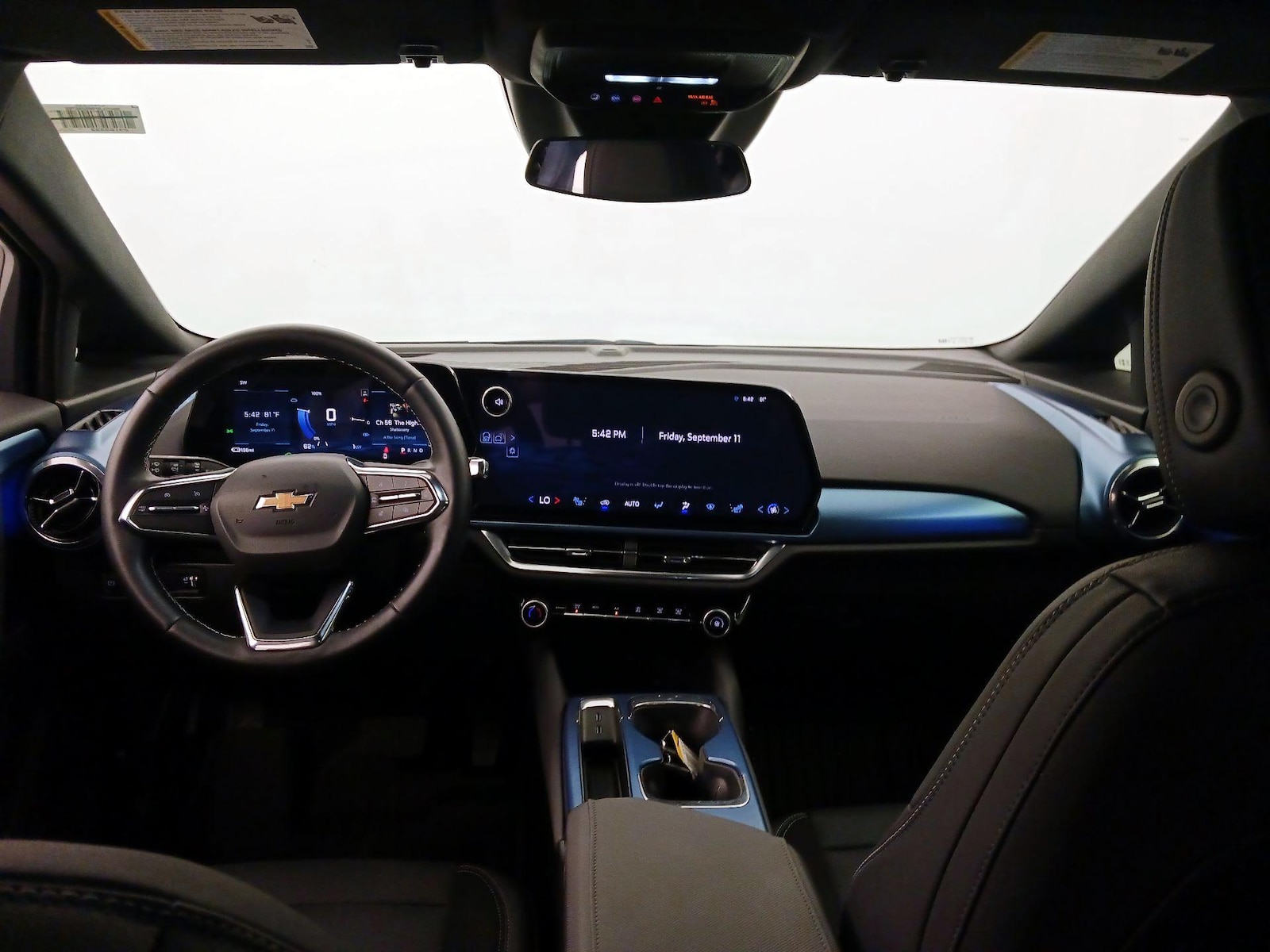 2024 Chevrolet Equinox EV LT - Photo 10
