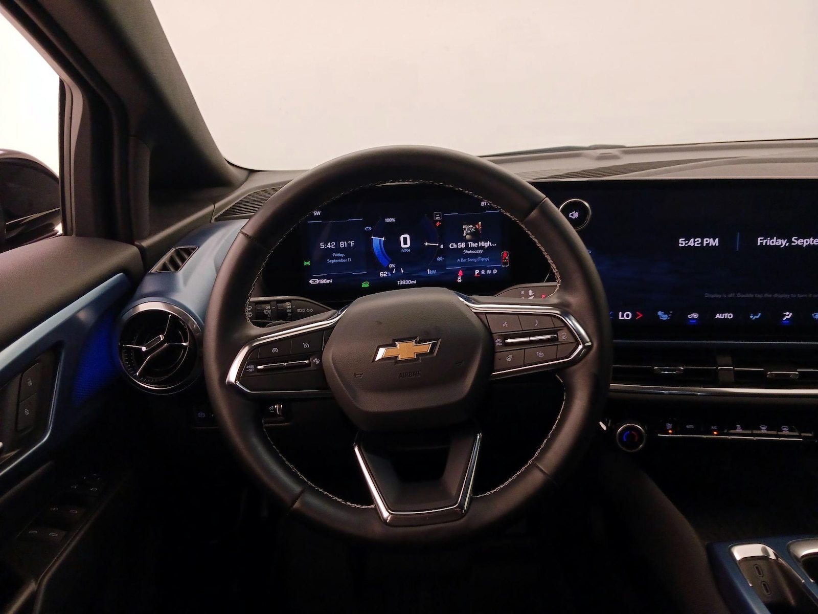 2024 Chevrolet Equinox EV LT - Photo 11