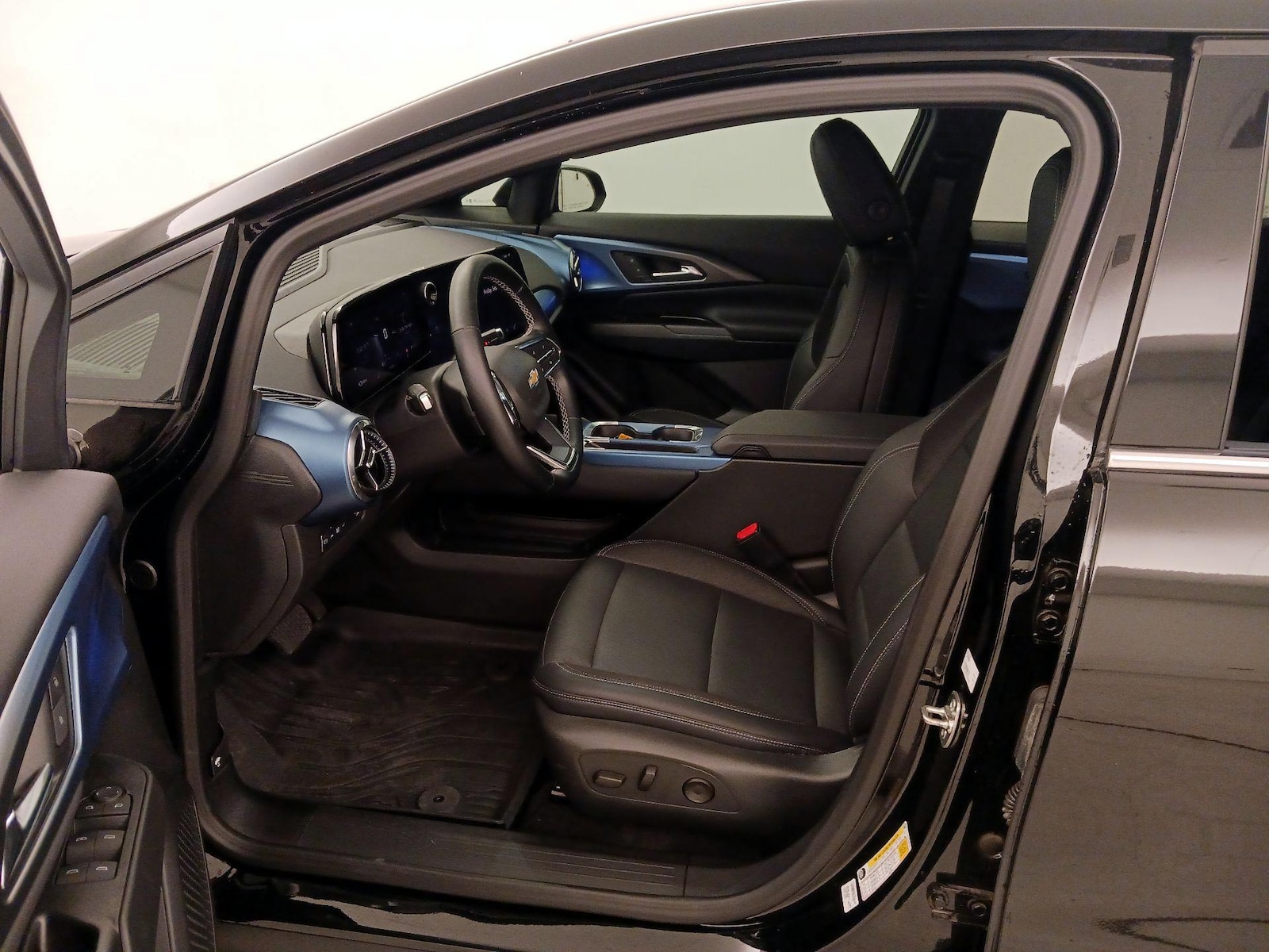 2024 Chevrolet Equinox EV LT - Photo 12