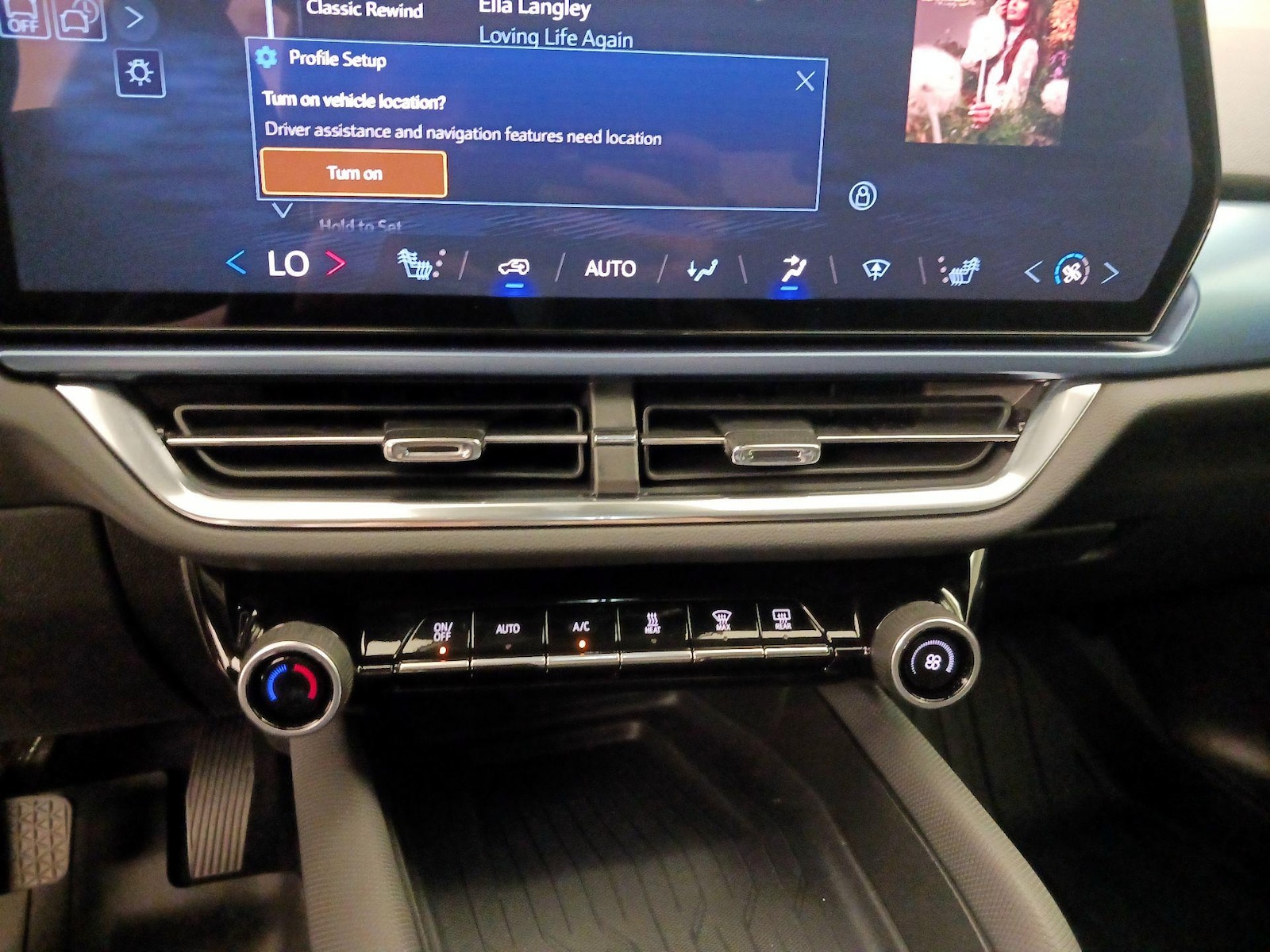 2024 Chevrolet Equinox EV LT - Photo 18