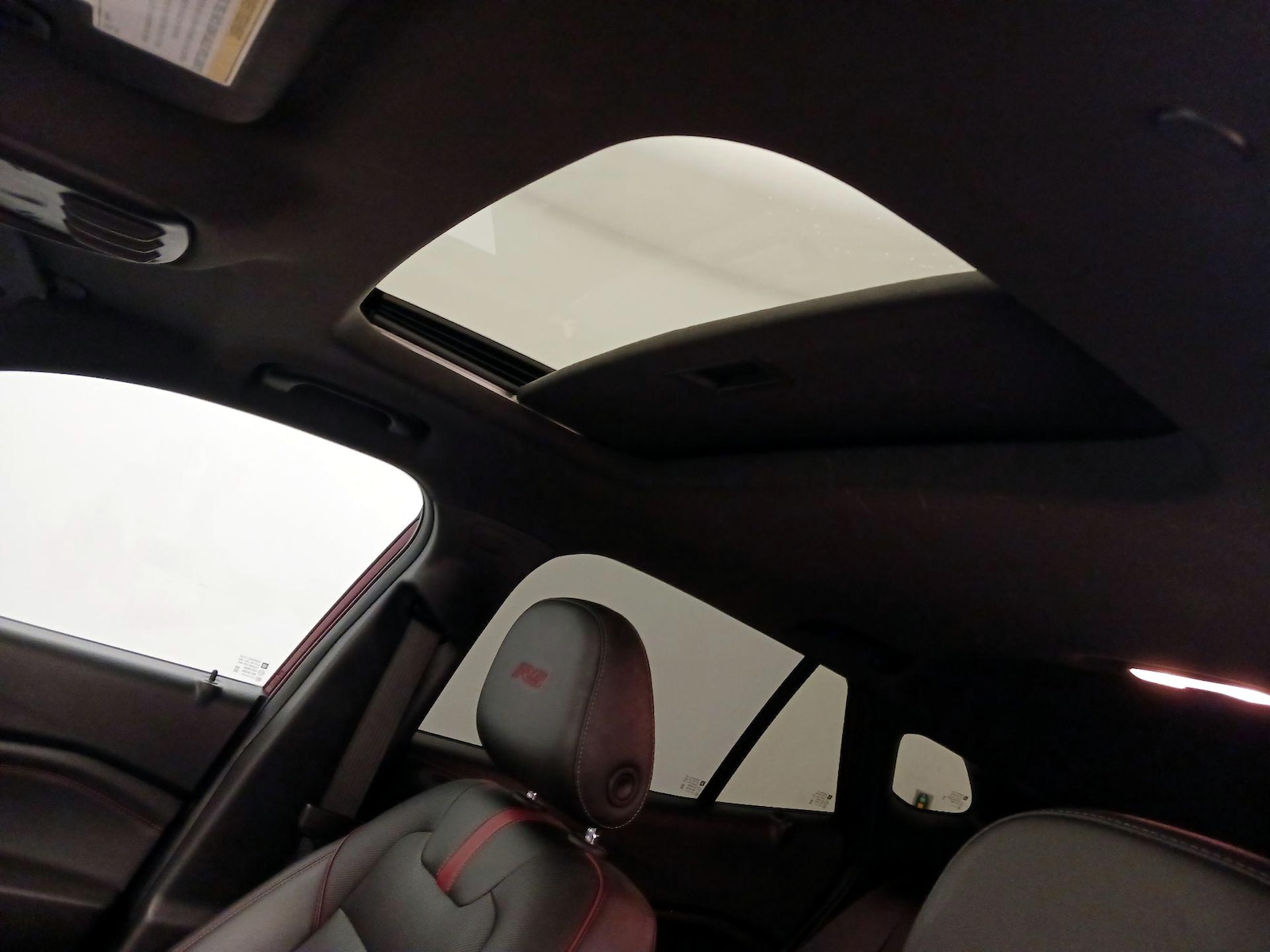 Sunroof(s) & Overhead Airbags