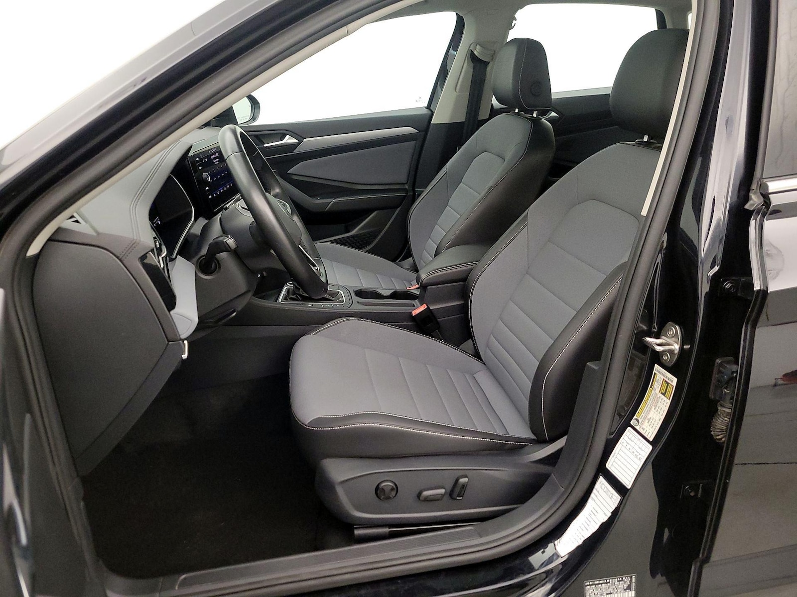 2025 Volkswagen Jetta SE - Photo 12
