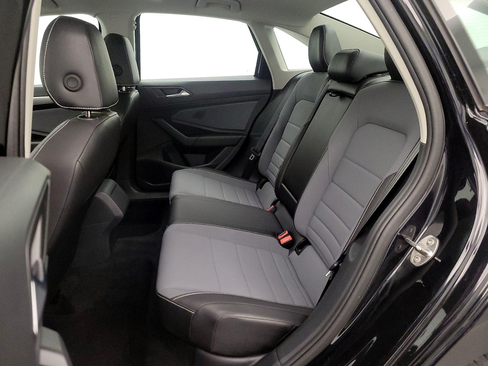 2025 Volkswagen Jetta SE - Photo 21