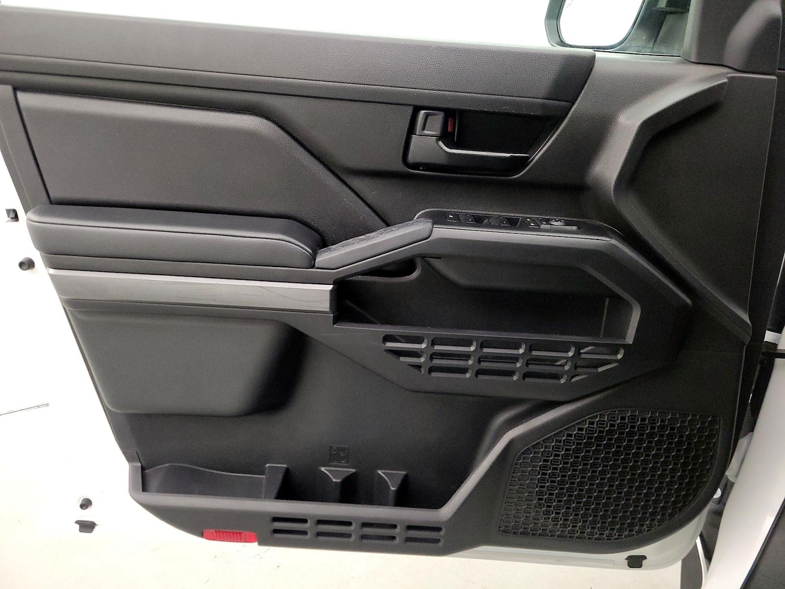 2025 Toyota Tacoma SR5 - Photo 13