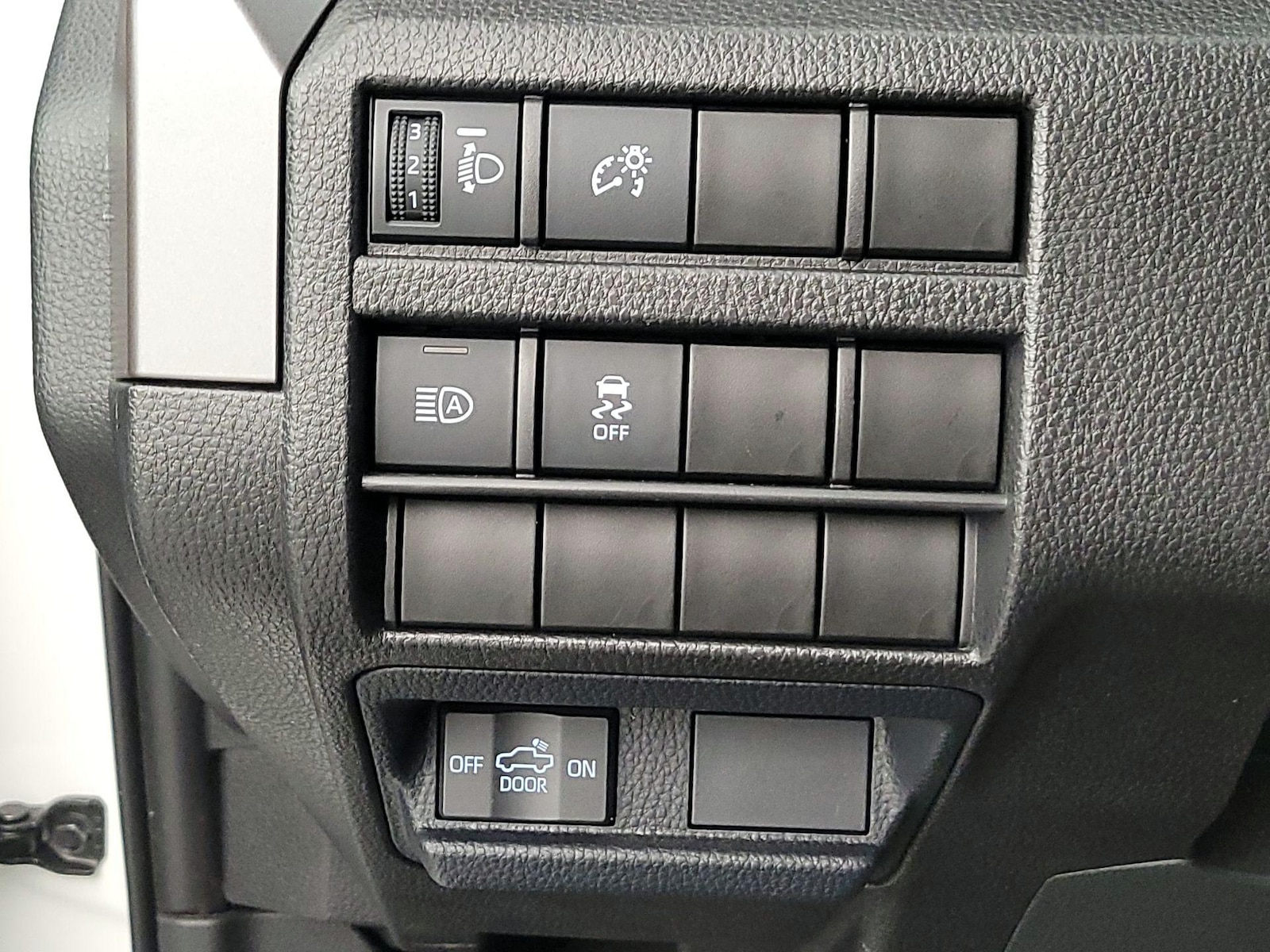 2025 Toyota Tacoma SR5 - Photo 14