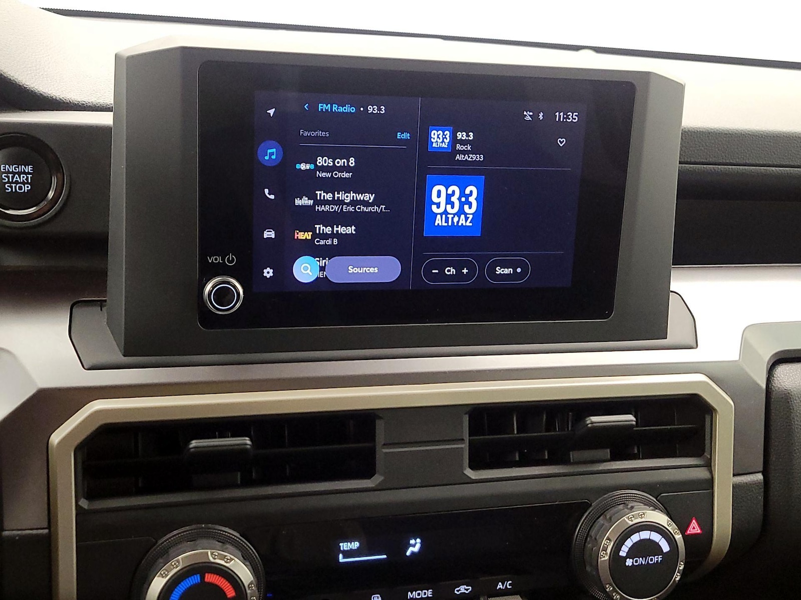 2025 Toyota Tacoma SR5 - Photo 16