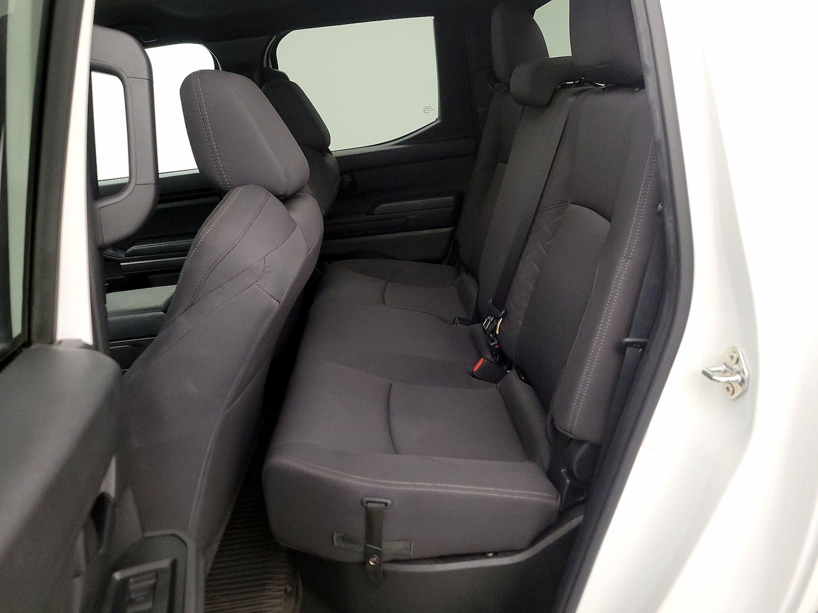 2025 Toyota Tacoma SR5 - Photo 20