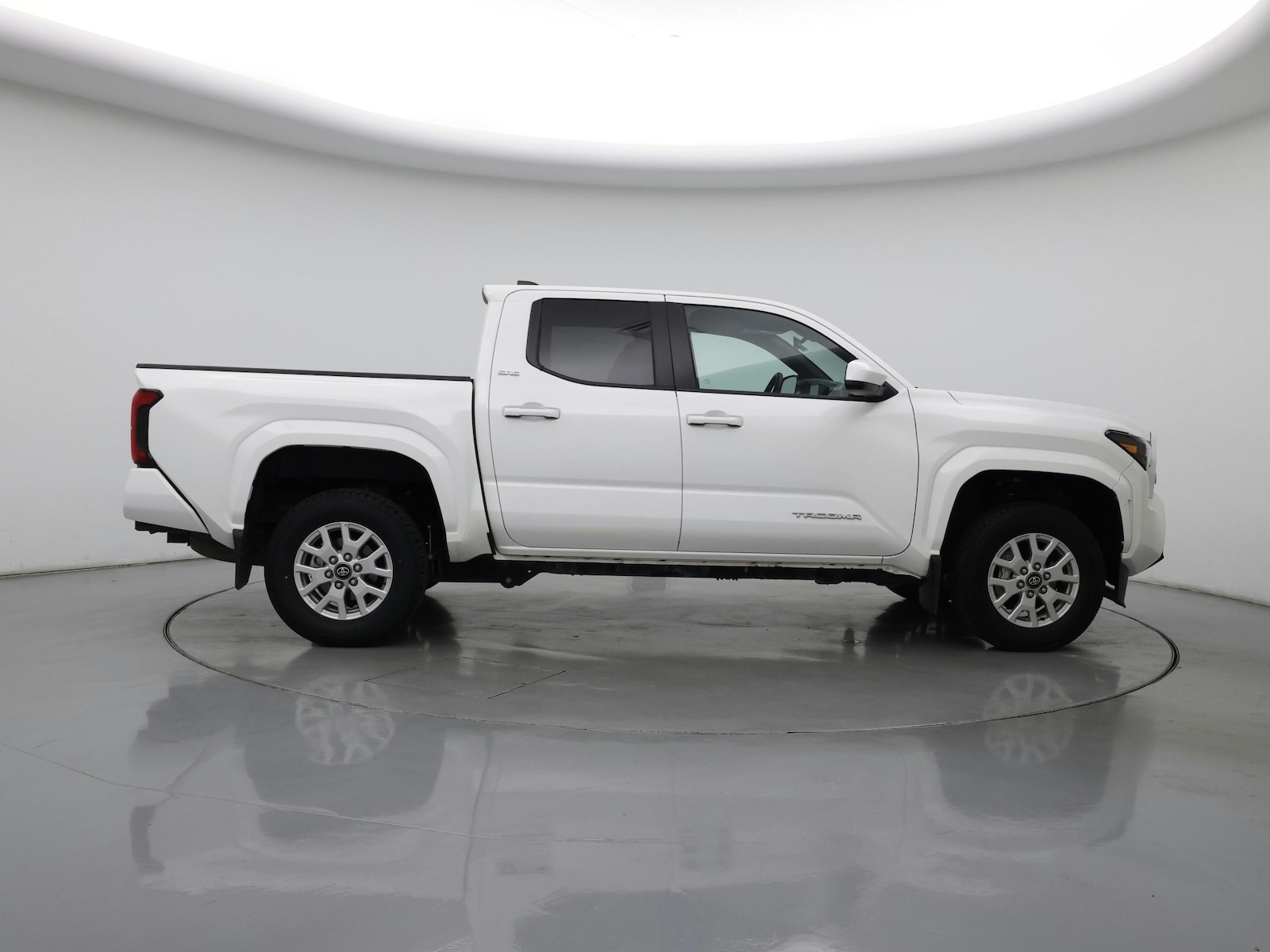 2025 Toyota Tacoma SR5 - Photo 8